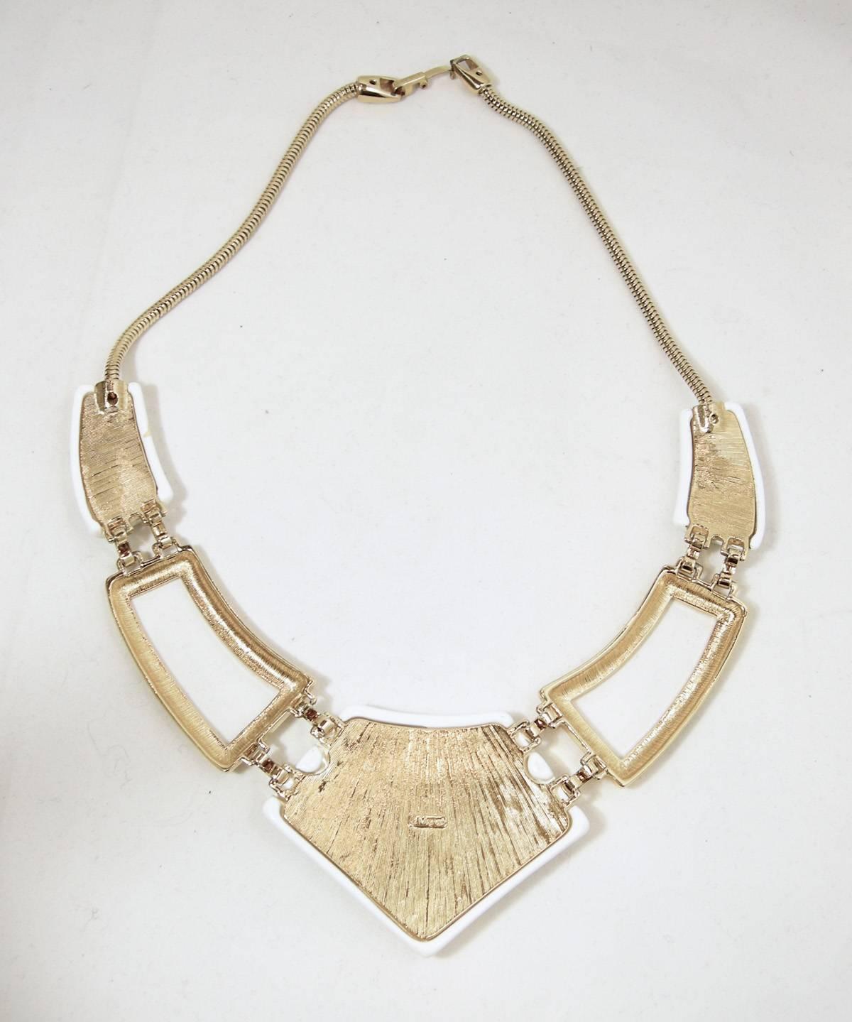 Monet Vintage Signed White Enamel Moderne Necklace In Excellent Condition For Sale In New York, NY