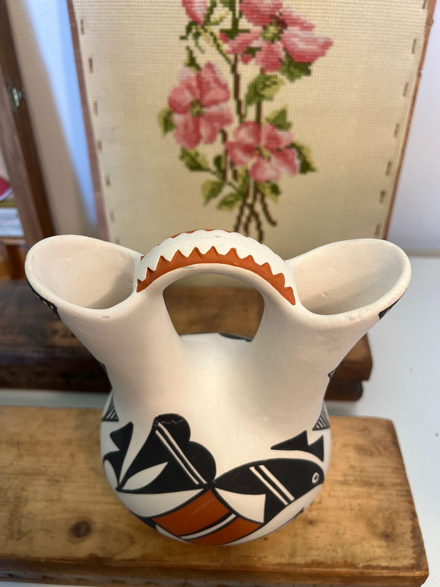 Vase de mariage vintage signé en poterie amérindienne de style Pueblo. en vente 1