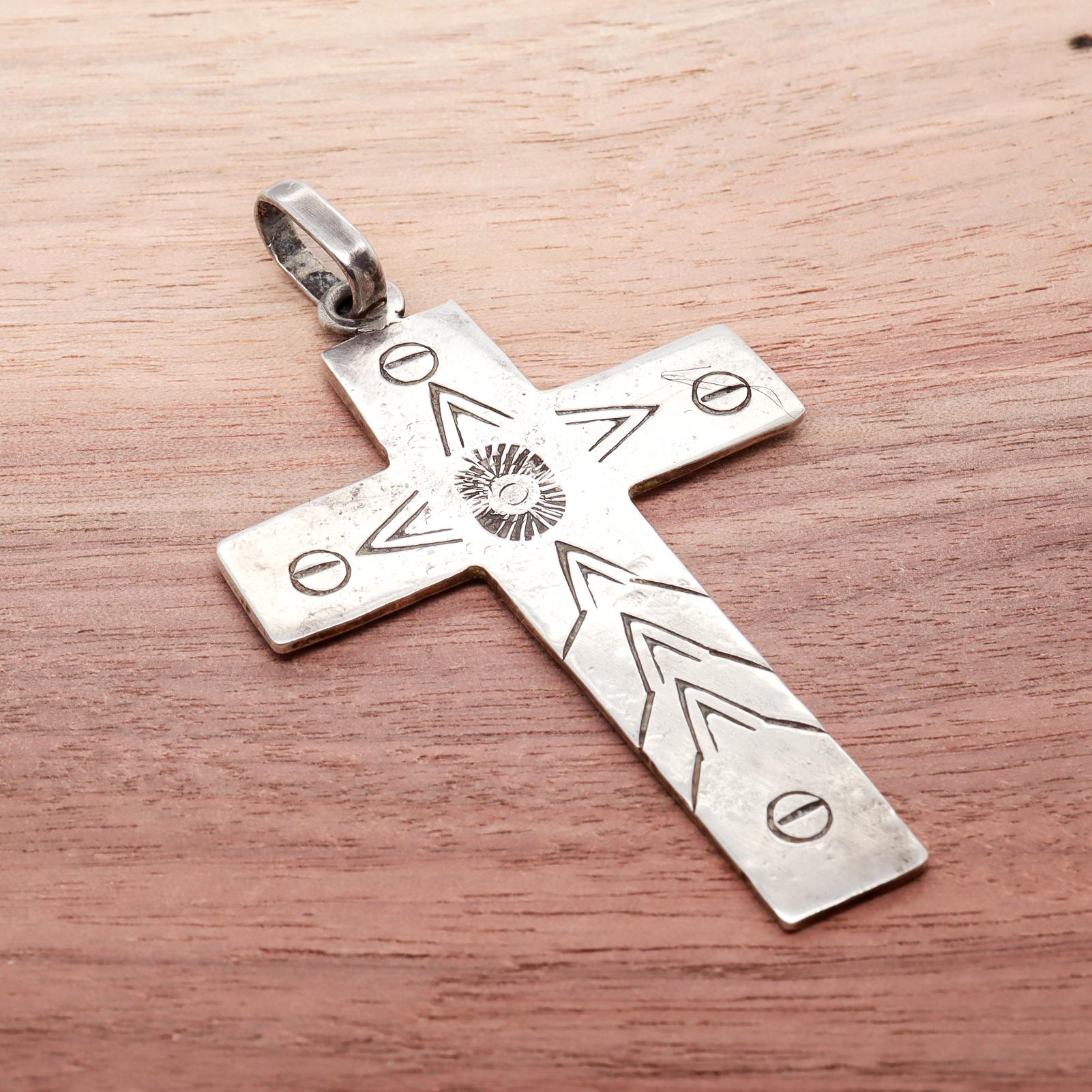 Vintage Signed Navajo Sterling Silver Pendant for a Necklace For Sale 5