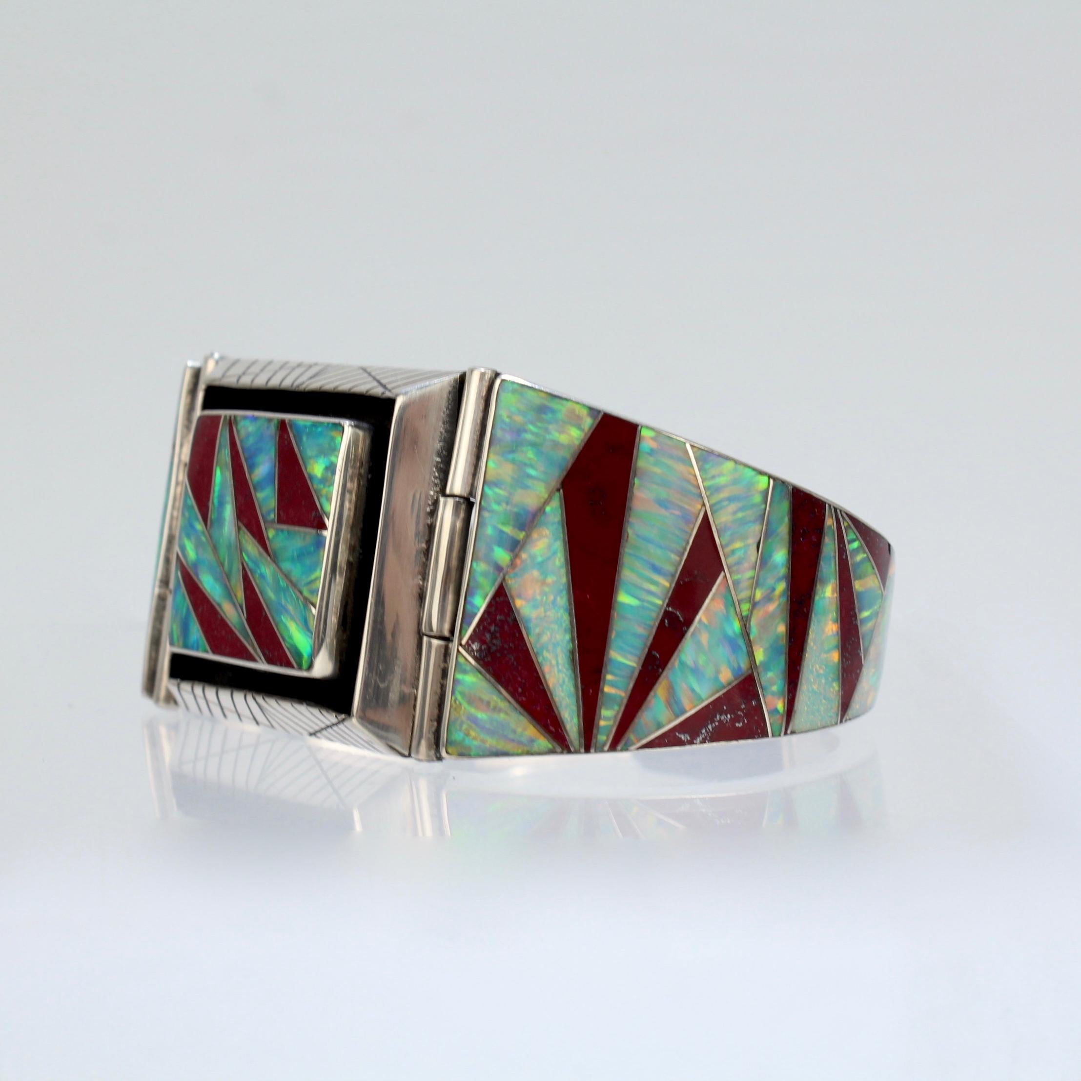 Signiertes Old Pawn Zuni Armband aus Sterlingsilber, Opal und rotem Jaspis im Zustand „Gut“ im Angebot in Philadelphia, PA