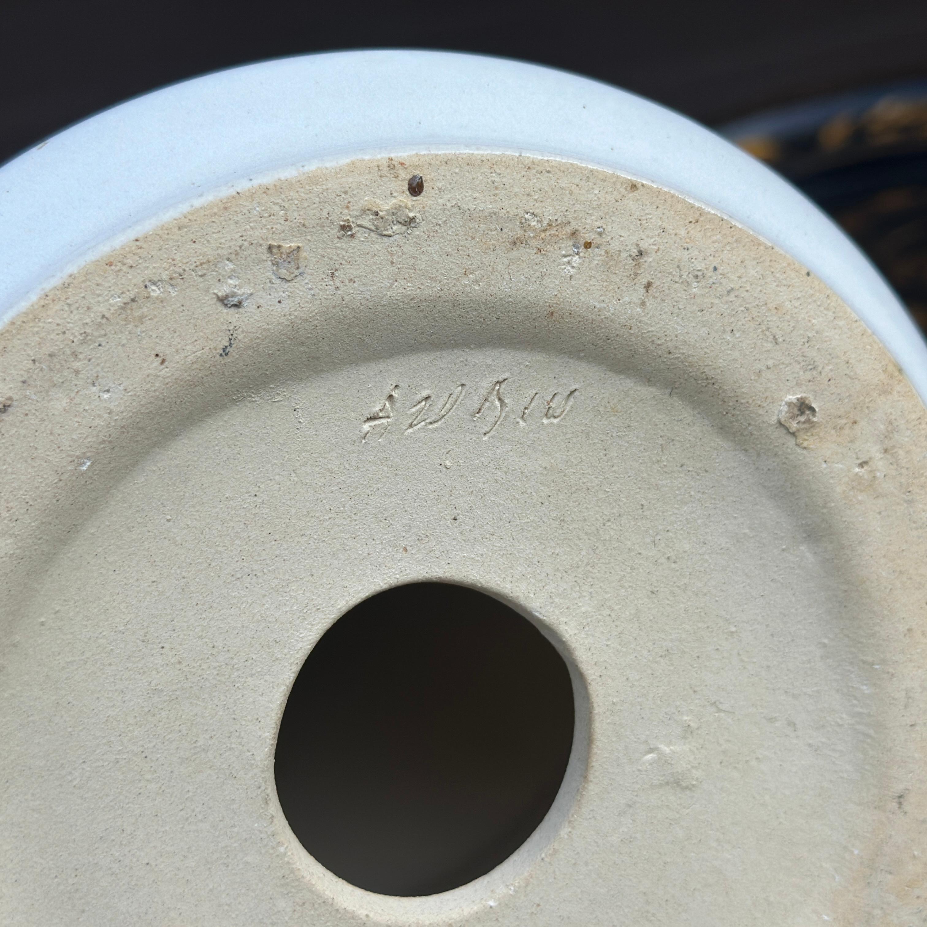 Ceramica Scultura vintage firmata e sovradimensionata in ceramica con pedone bianco e pezzo degli scacchi in vendita