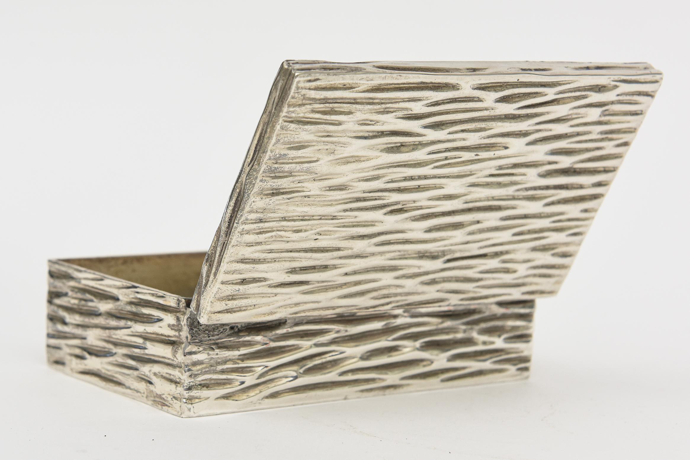 Vintage Signed Silver Plate Textural Hinged Box In Good Condition For Sale In North Miami, FL