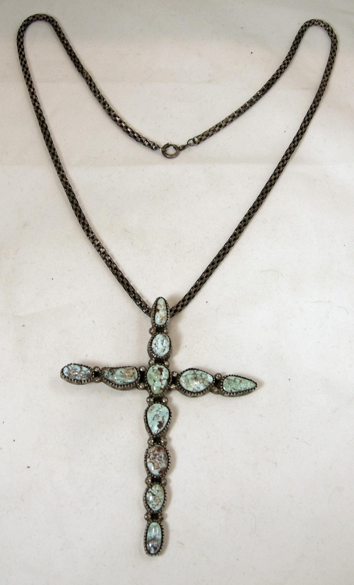 Tom Willeto created this vintage sterling silver Navajo cross. It has bezel green turquoise stones … 7 turquoise stones going down and 4 across.  It is signed “Tom Willeto Sterling”.  The sterling chain is 25-1/2” long and weighs 8.5 dwt.  The Cross