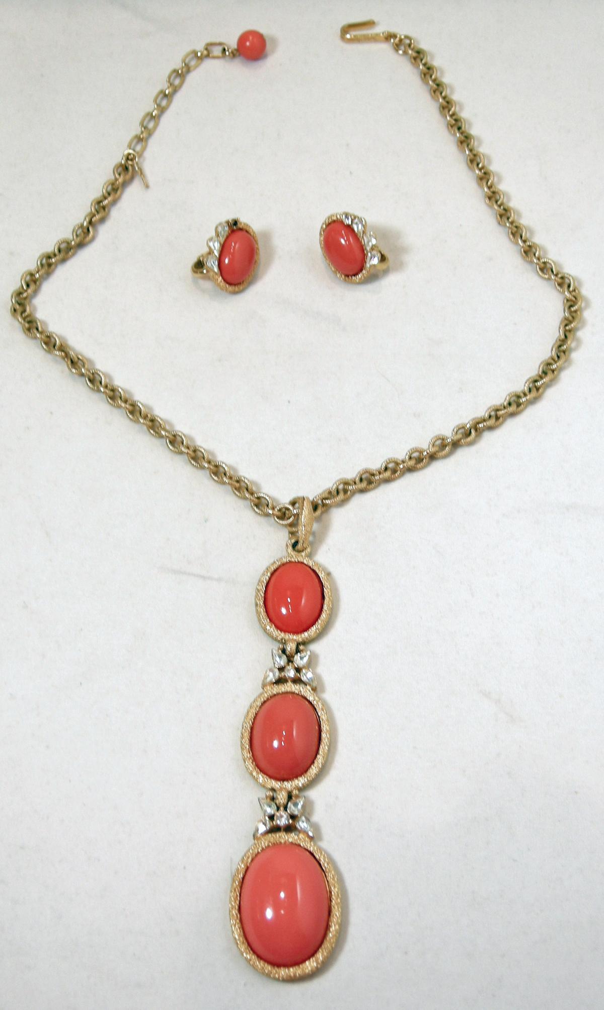 Vintage Signed Trifari Faux Coral Drop Necklace & Earrings Set In Good Condition For Sale In New York, NY