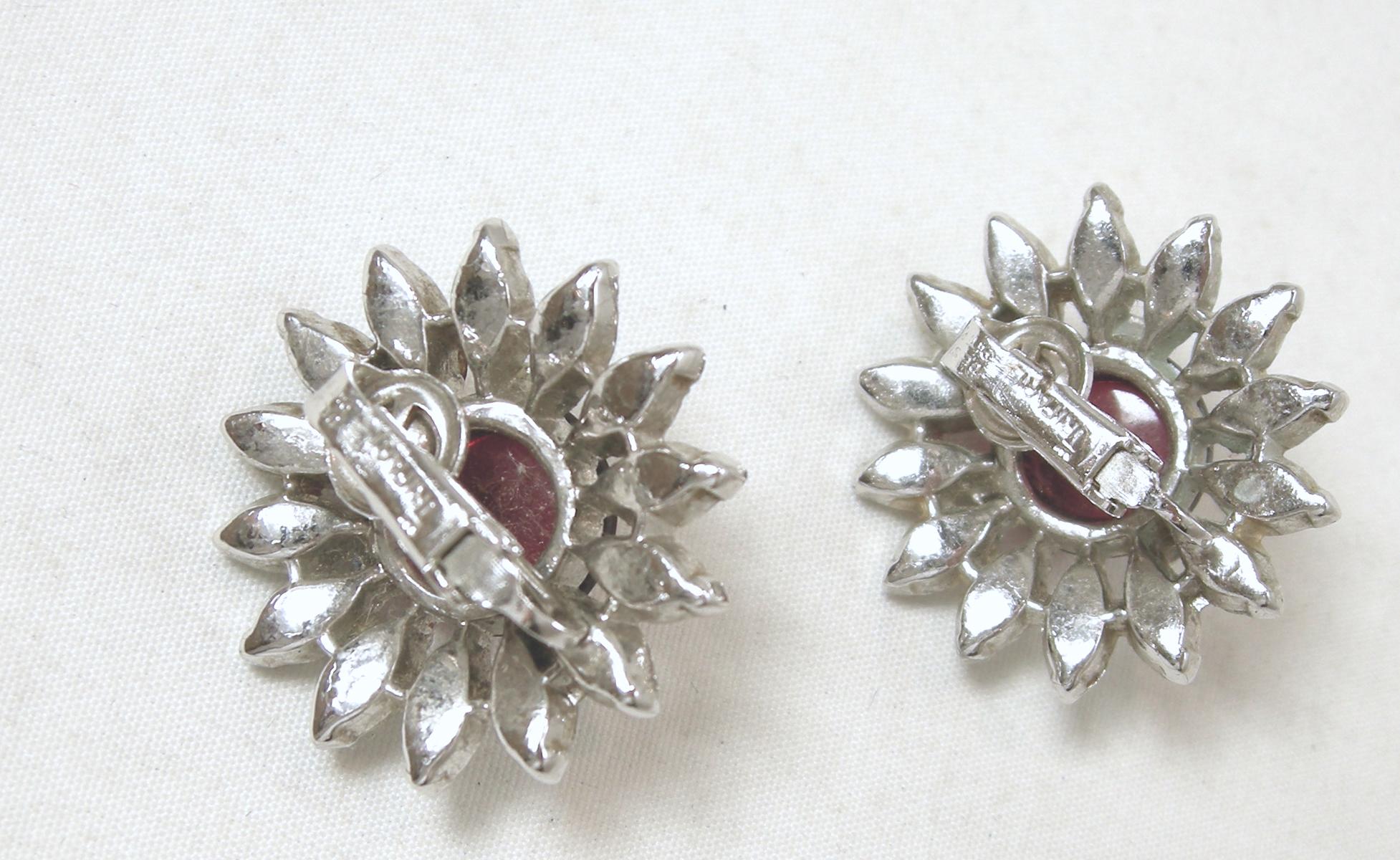 Vintage Signed Trifari Red & Clear Crystal Earrings In Good Condition For Sale In New York, NY