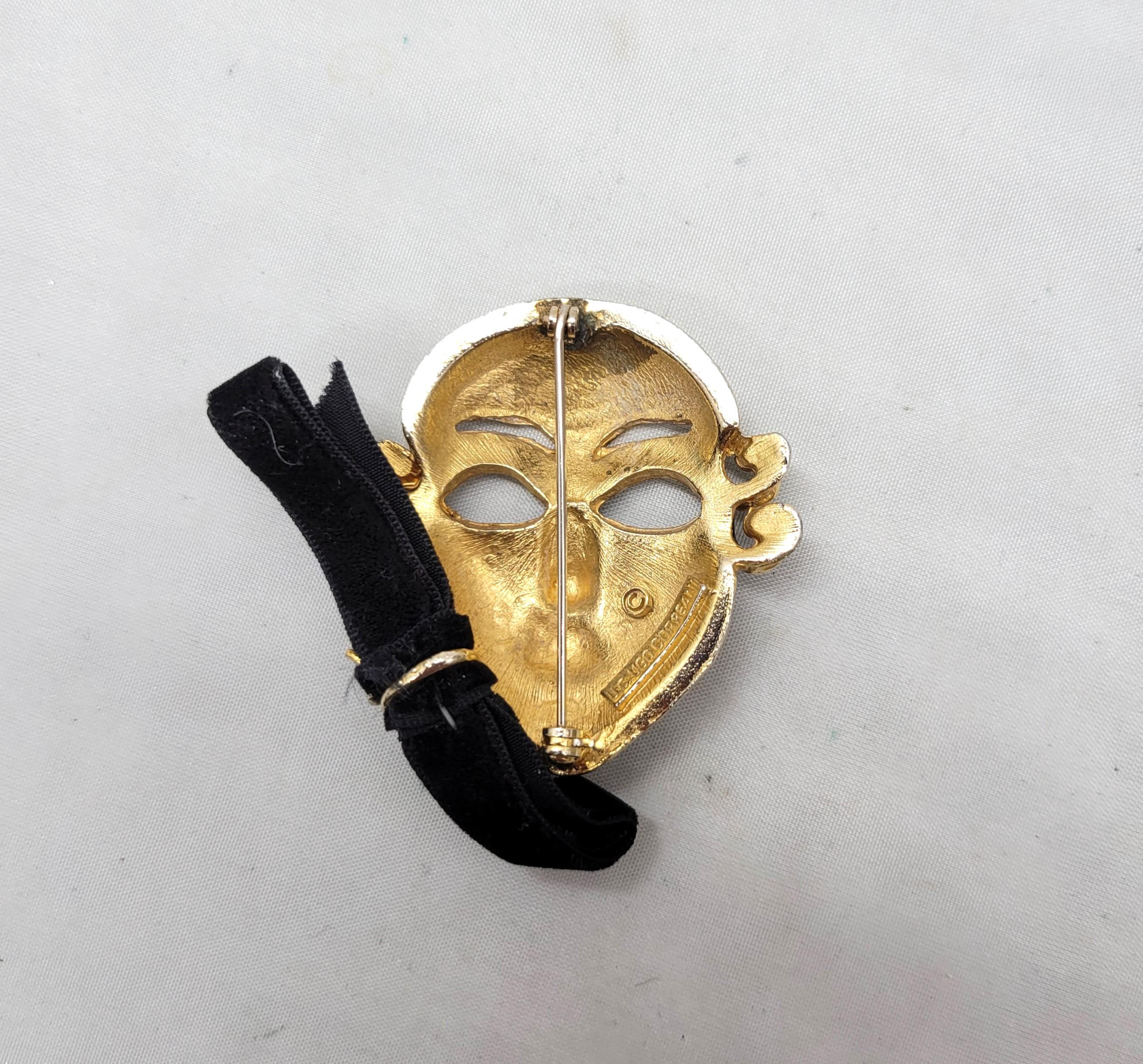 Vintage firmato Ugo Correani Italia Pave Clear Rhinestone Maschera Veneziana Spilla in vendita 2