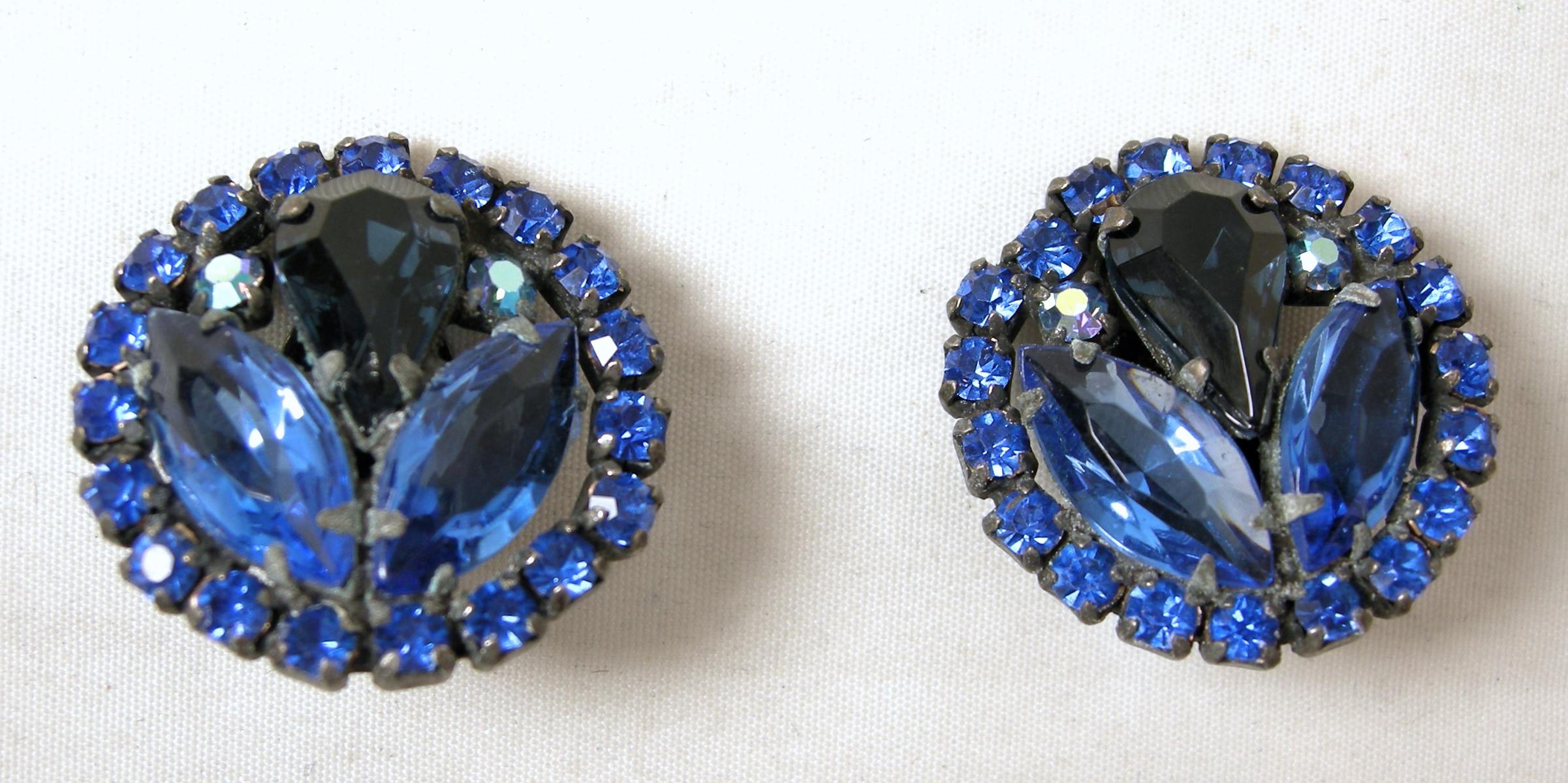 Vintage Signed Weiss Blue Crystals Star Brooch & Earrings In Good Condition For Sale In New York, NY