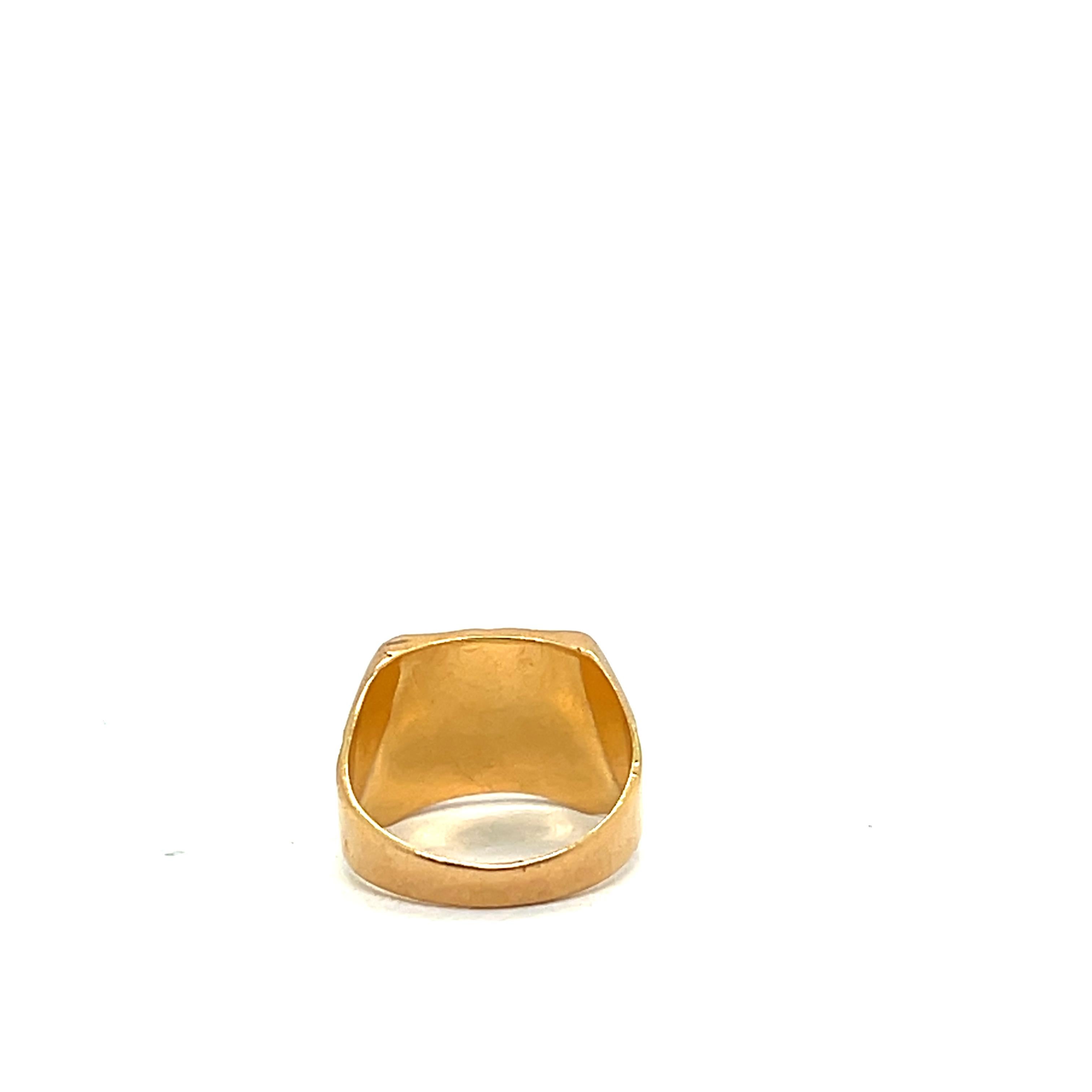 Retro Vintage Signet in 18 Carat Yellow Gold Ring For Sale