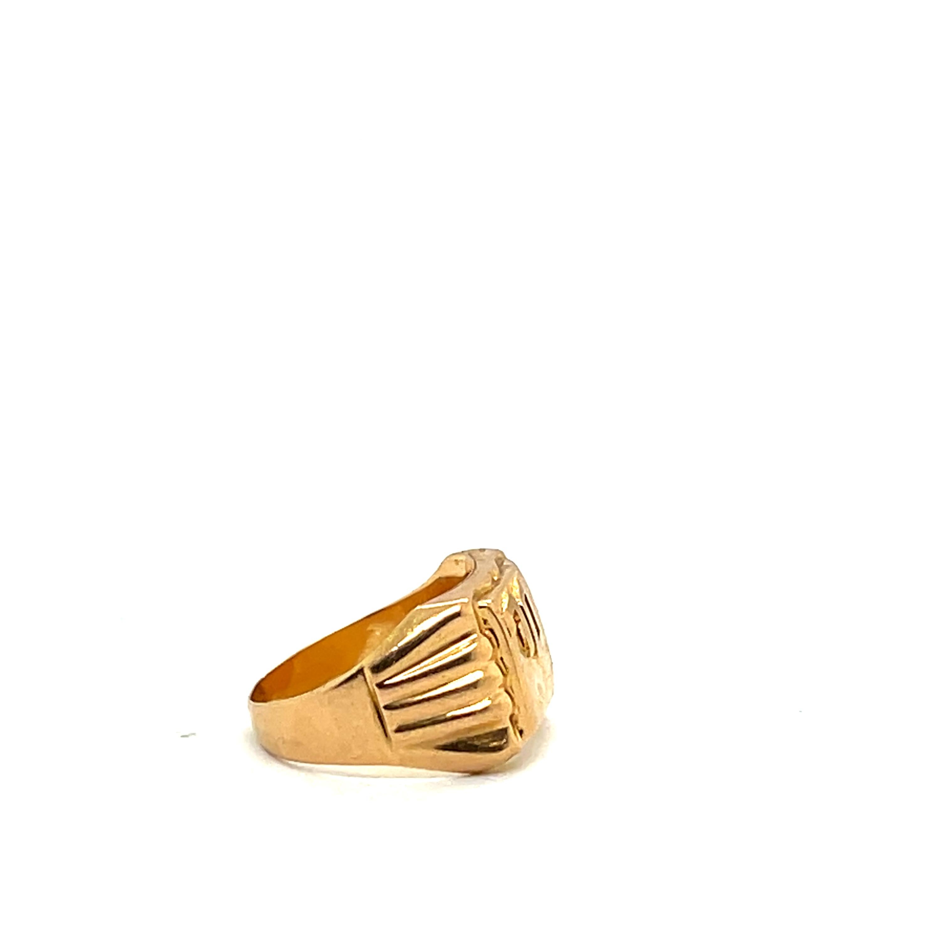 Vintage Signet in 18 Carat Yellow Gold Ring In New Condition For Sale In Vannes, FR