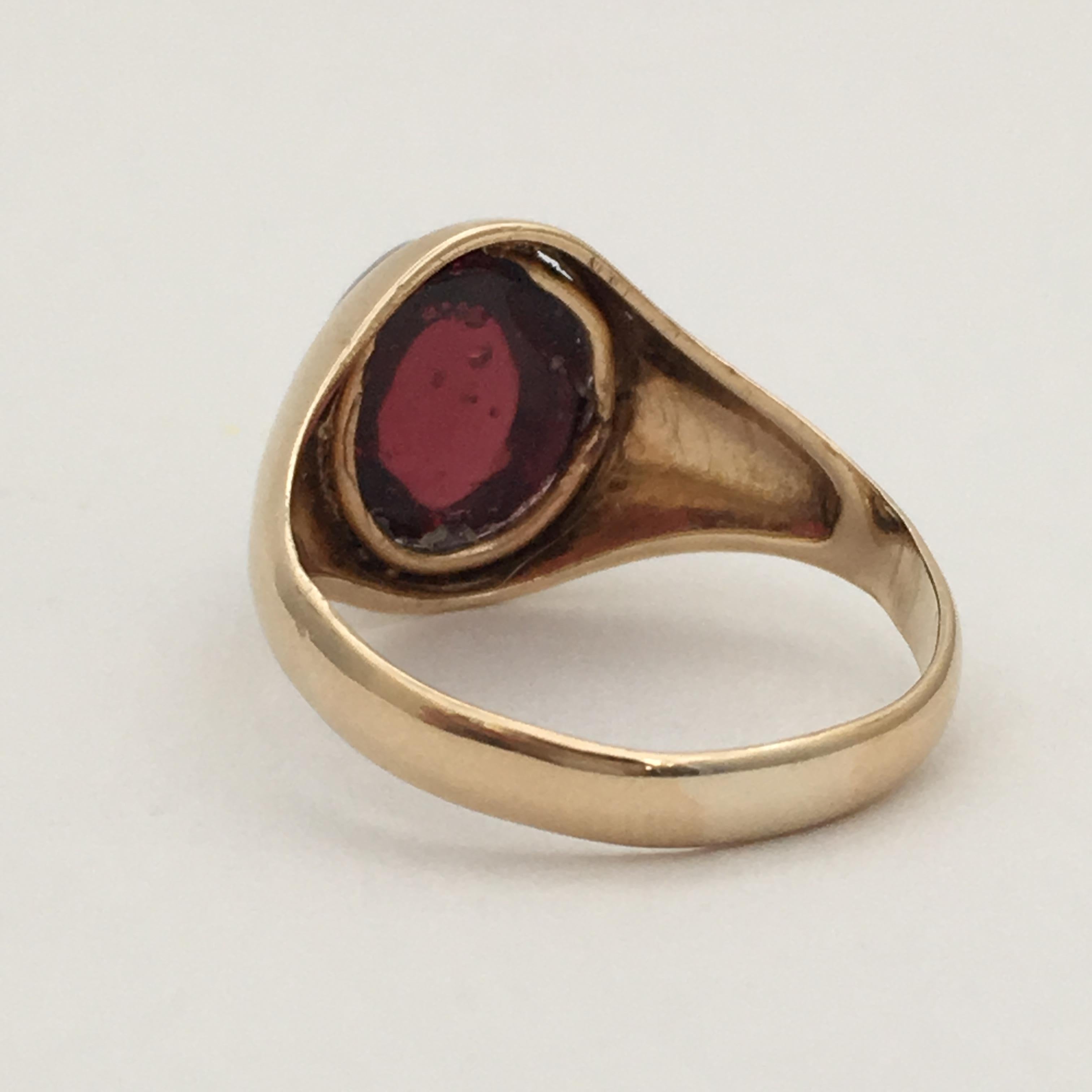 Vintage Signet Ring Cabochon Garnet Gemstone Gold Band 1970s Unisex Jewelry 6