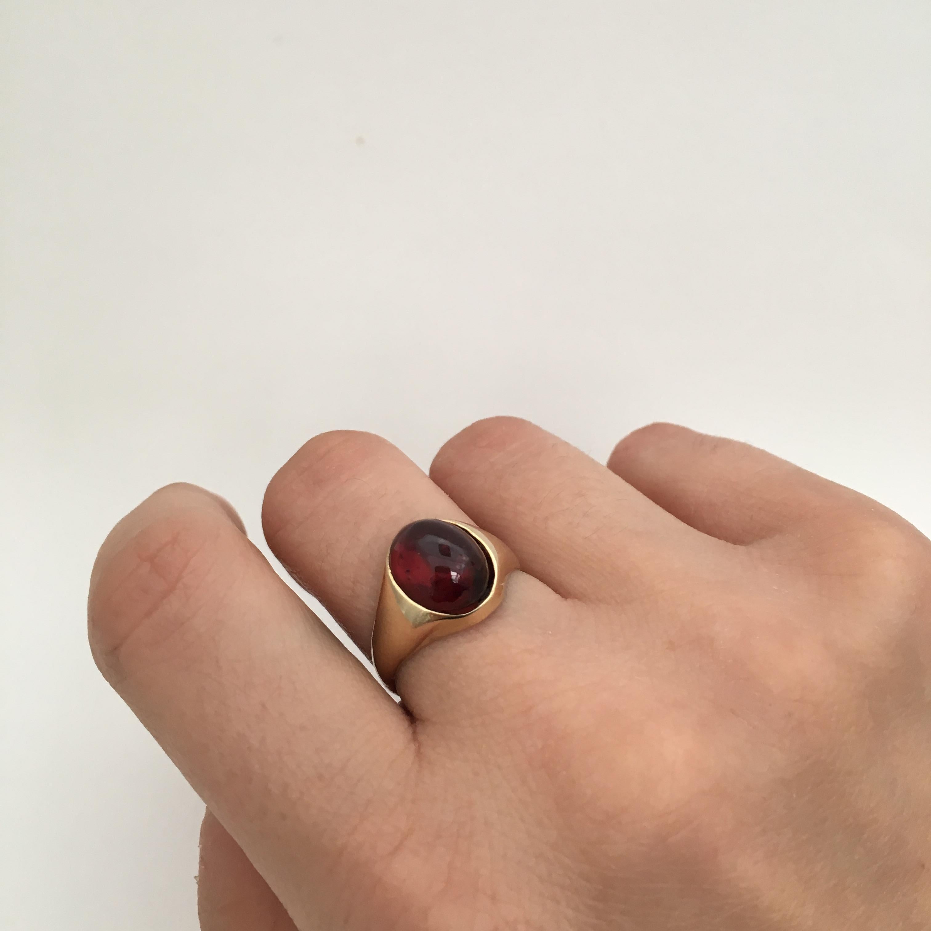 Contemporary Vintage Signet Ring Cabochon Garnet Gemstone Gold Band 1970s Unisex Jewelry