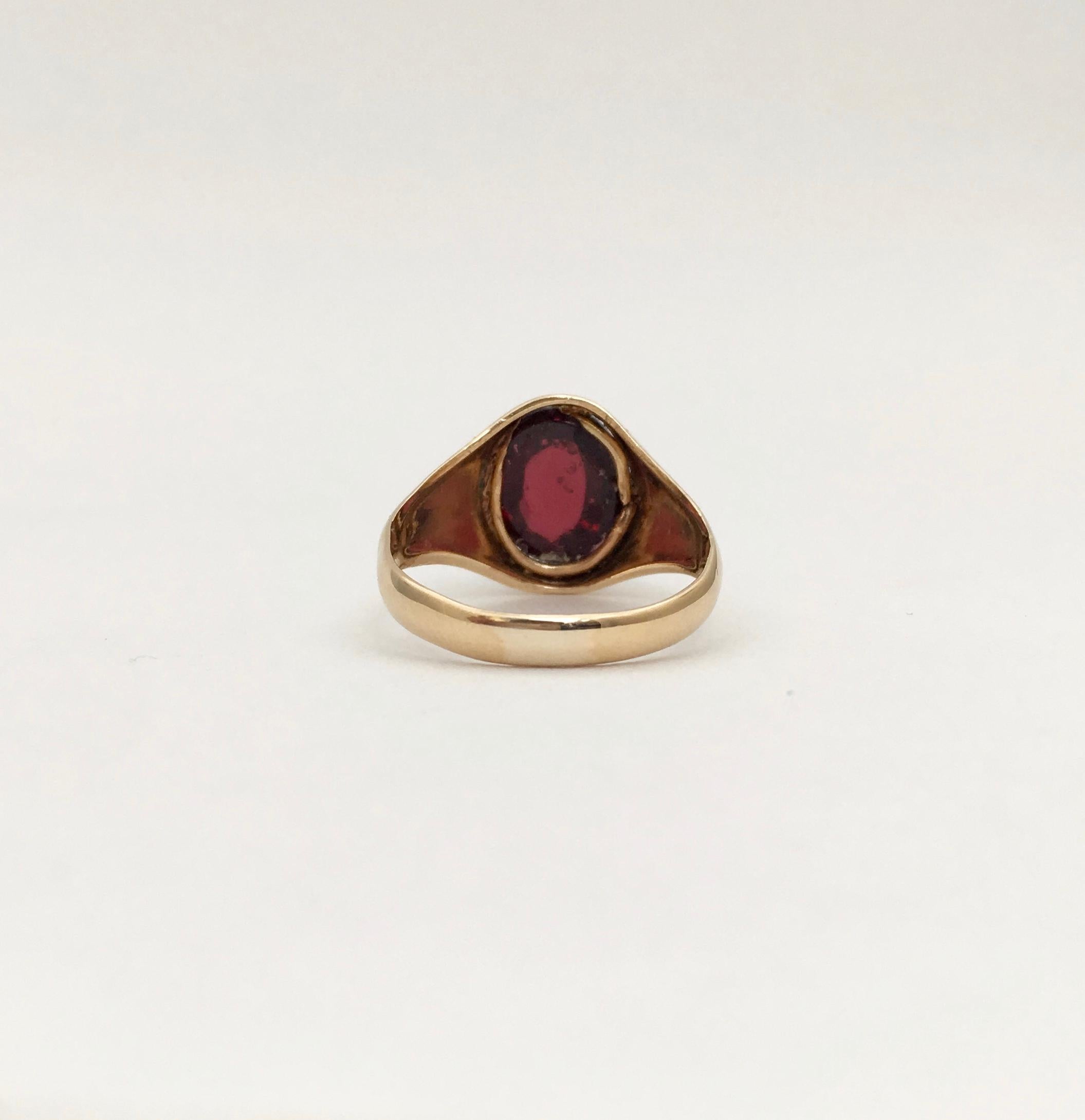 Vintage Signet Ring Cabochon Garnet Gemstone Gold Band 1970s Unisex Jewelry 3