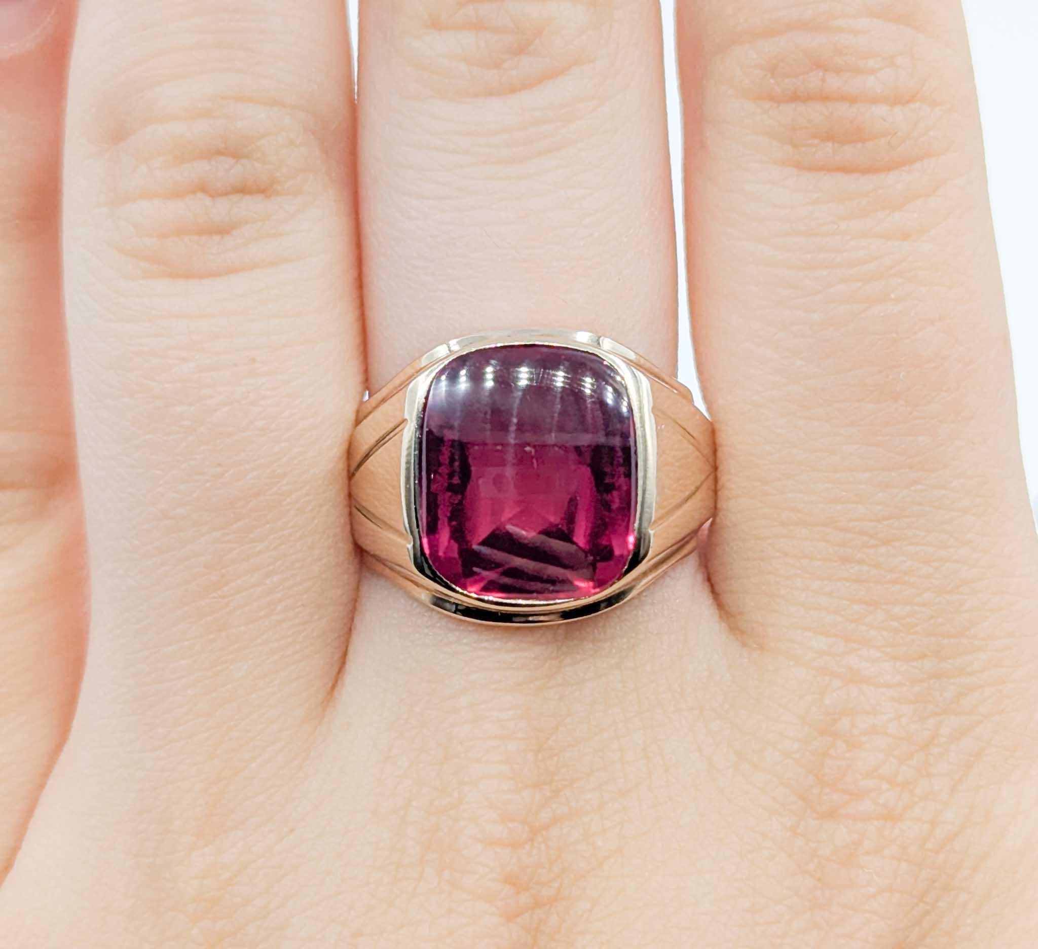 Anello con rubino firmato vintage in oro giallo 10k In condizioni ottime in vendita a Bloomington, MN
