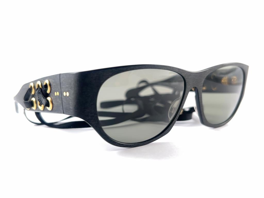 Silhouette Ikonisches Korsett M3131 Gold Akzente 1980er Österreich Sonnenbrille Damen im Angebot