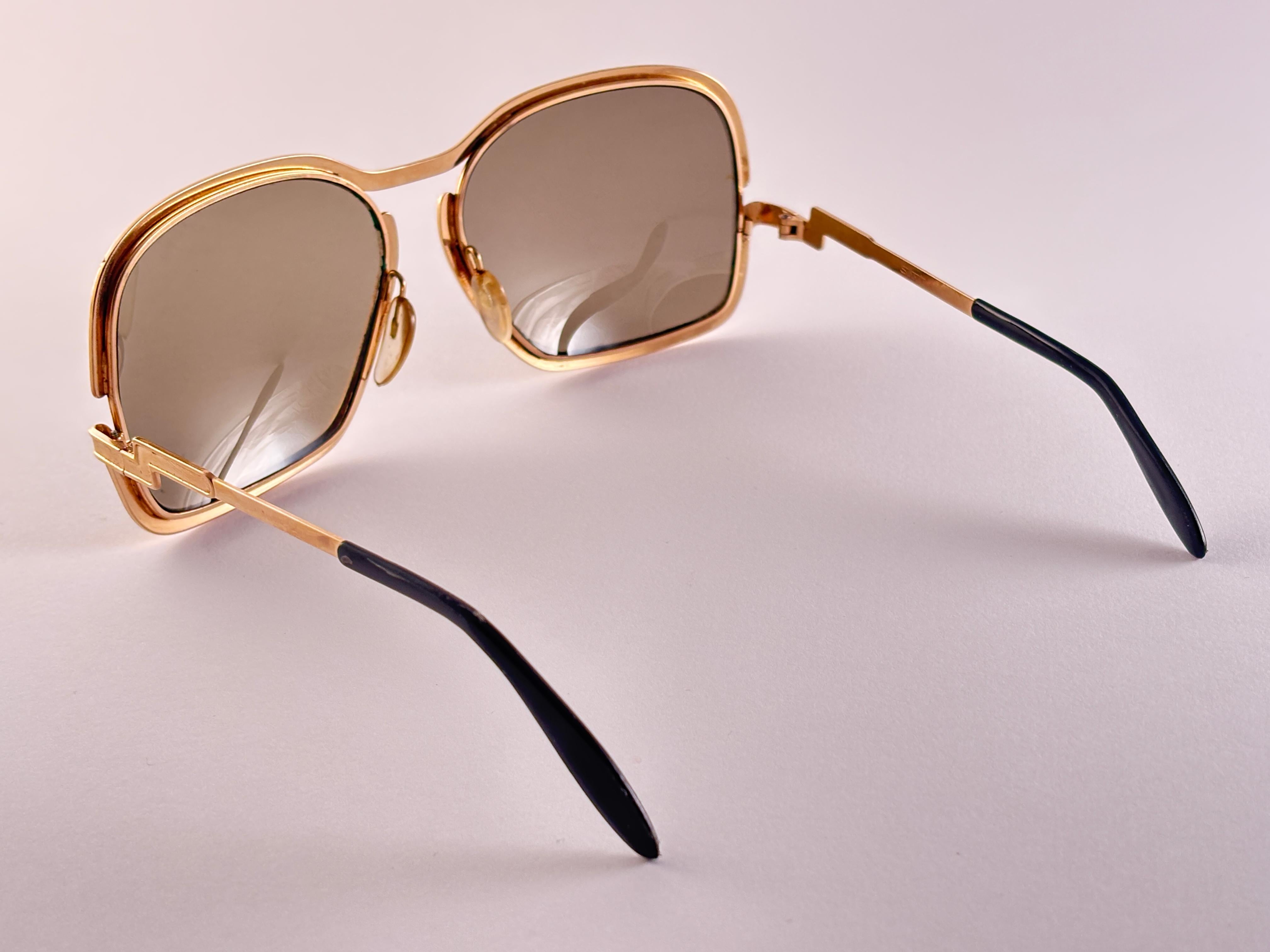 Vintage Silhouette Übergroße mattes Gold 1970er Jahre Vintage-Sonnenbrille im Angebot 1