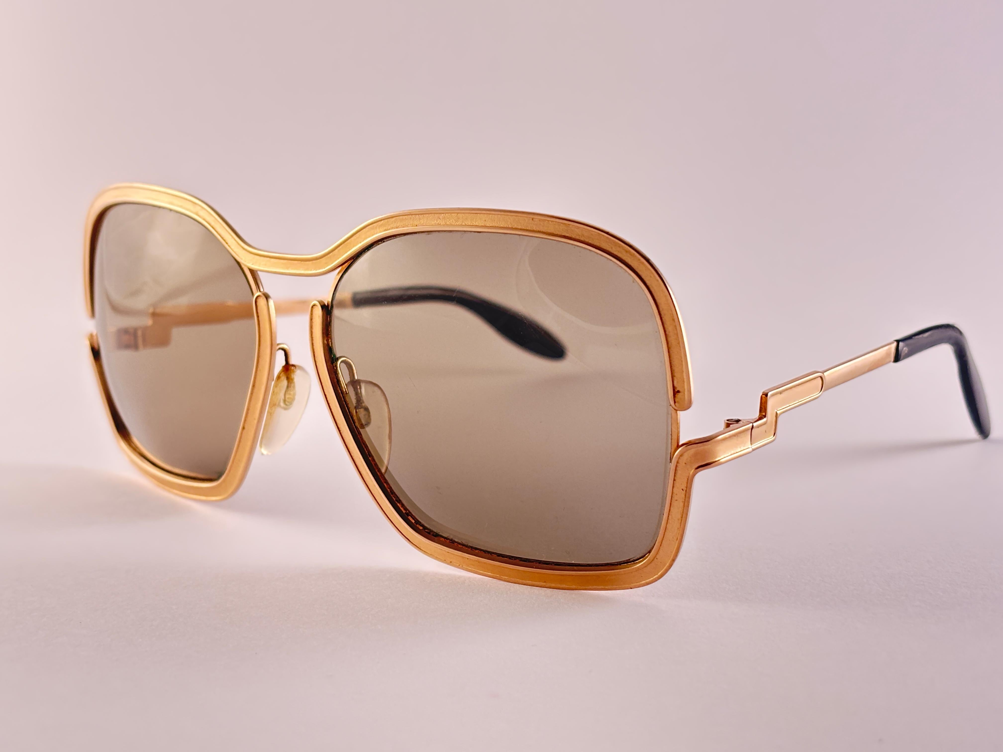Vintage Silhouette Übergroße mattes Gold 1970er Jahre Vintage-Sonnenbrille im Angebot 2