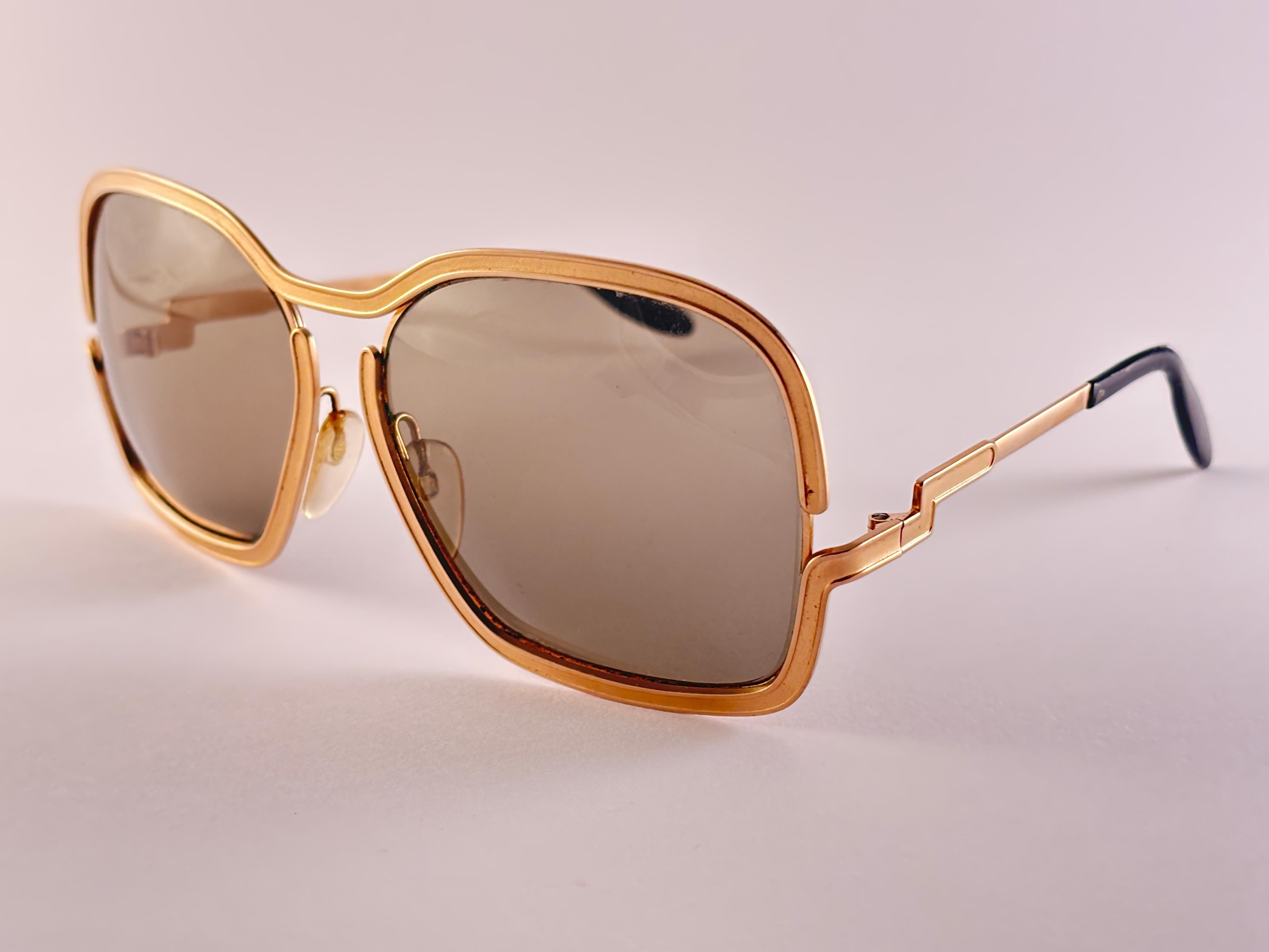 Vintage Silhouette Übergroße mattes Gold 1970er Jahre Vintage-Sonnenbrille im Angebot 3