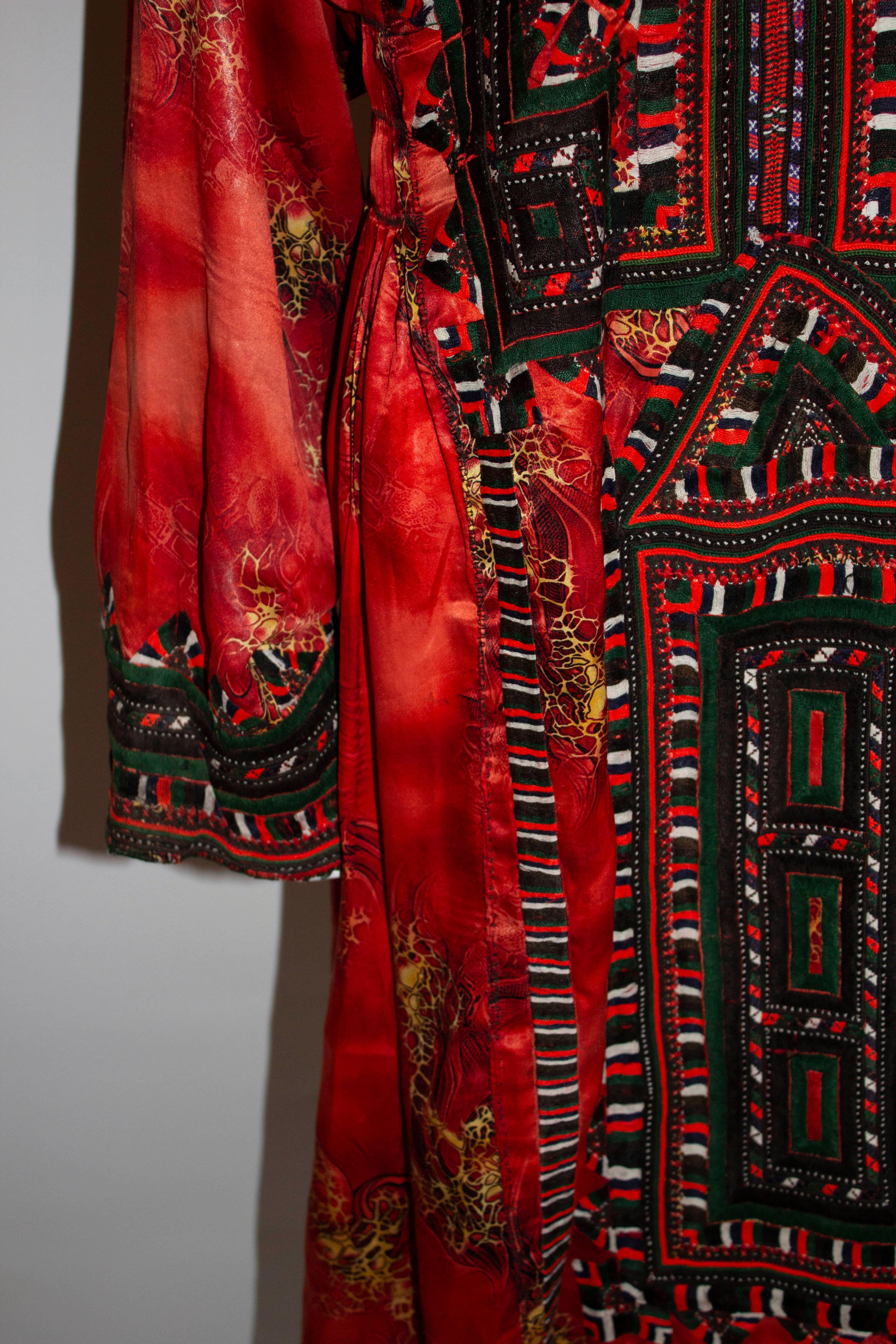 Afghanisisches Seidenkleid aus Seide (Rot)