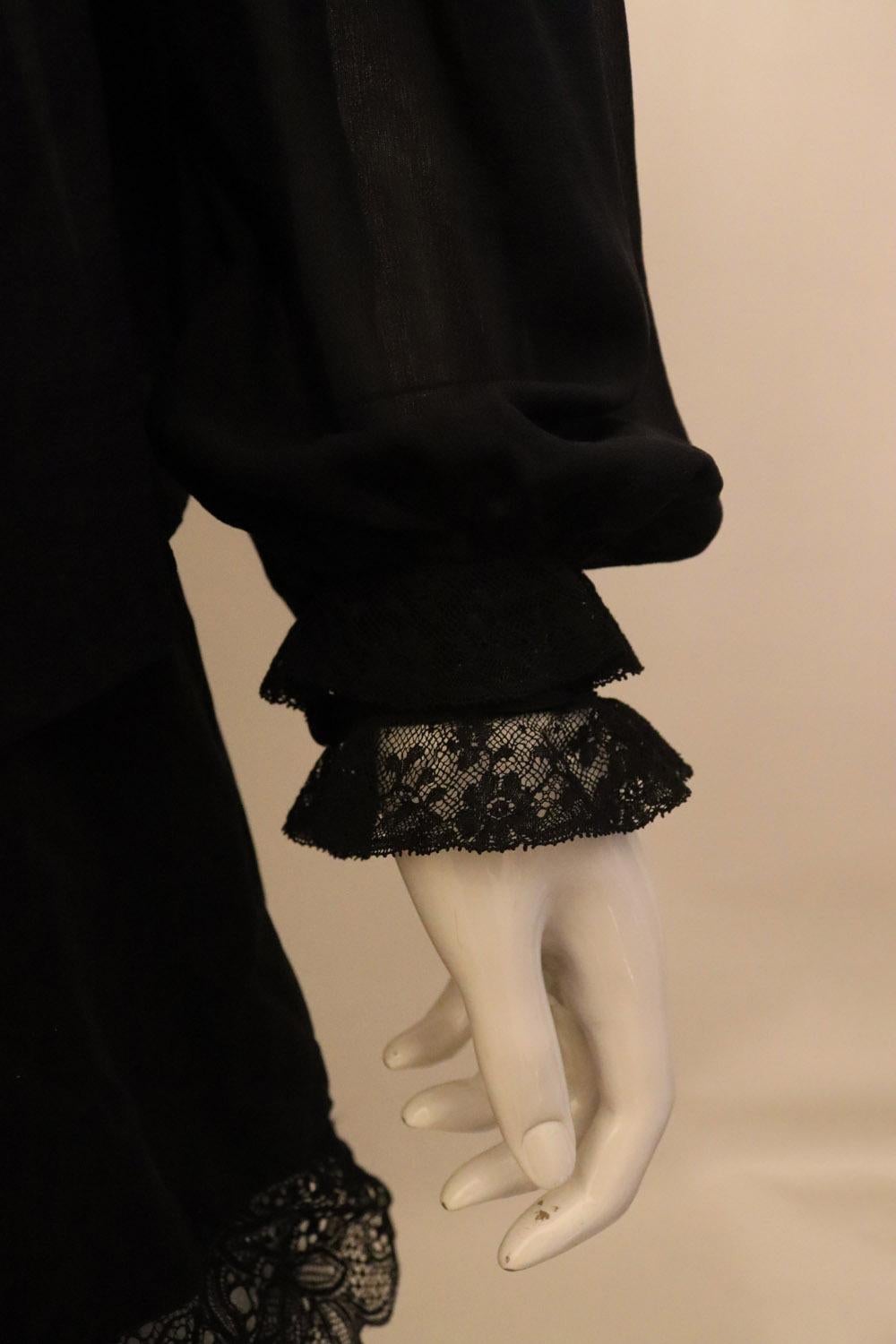 Vintage Silk Blouse with Lace Detail In Good Condition For Sale In London, GB