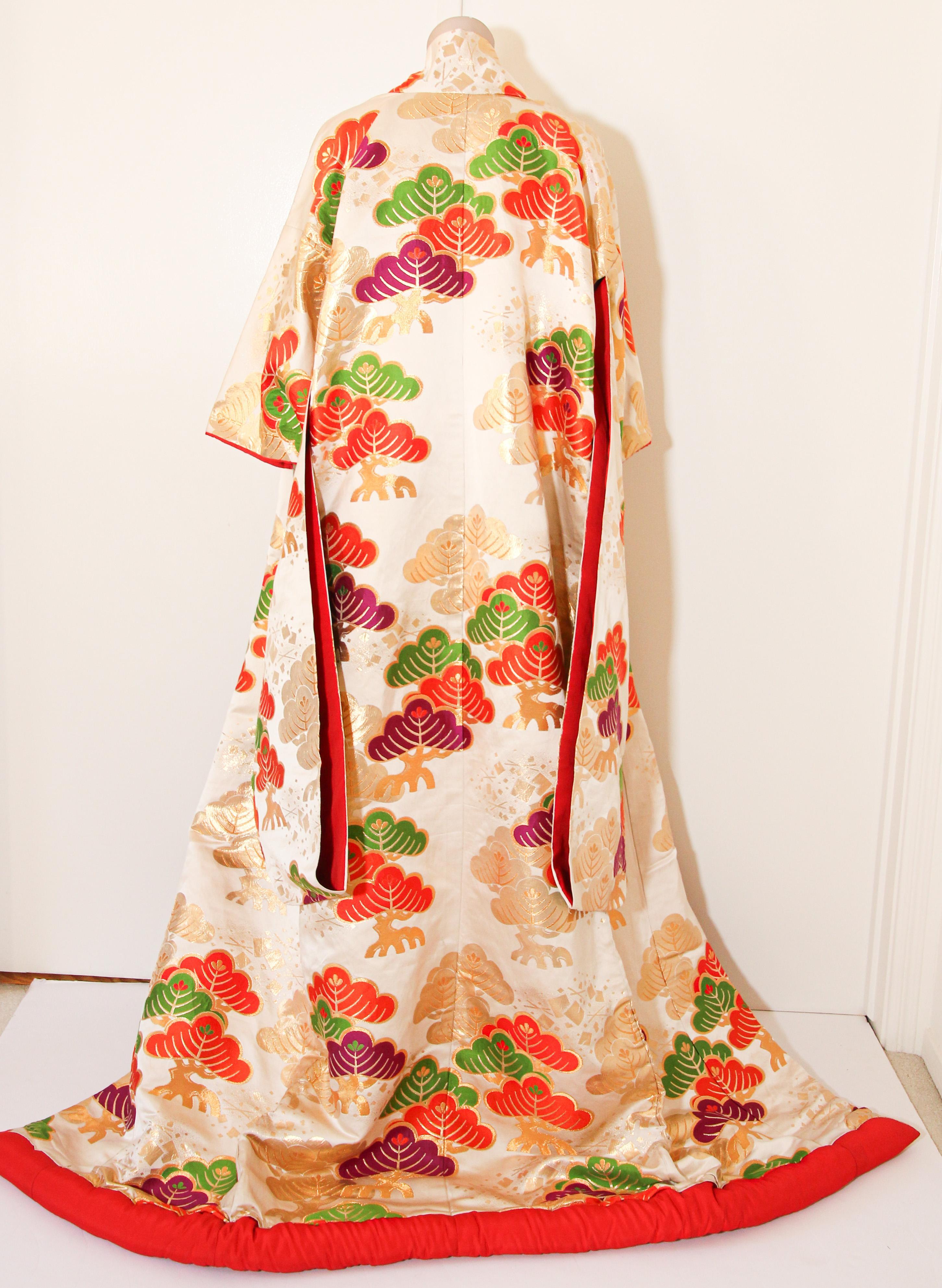 Robe de cérémonie japonaise vintage style kimono en brocart de soie en vente 7
