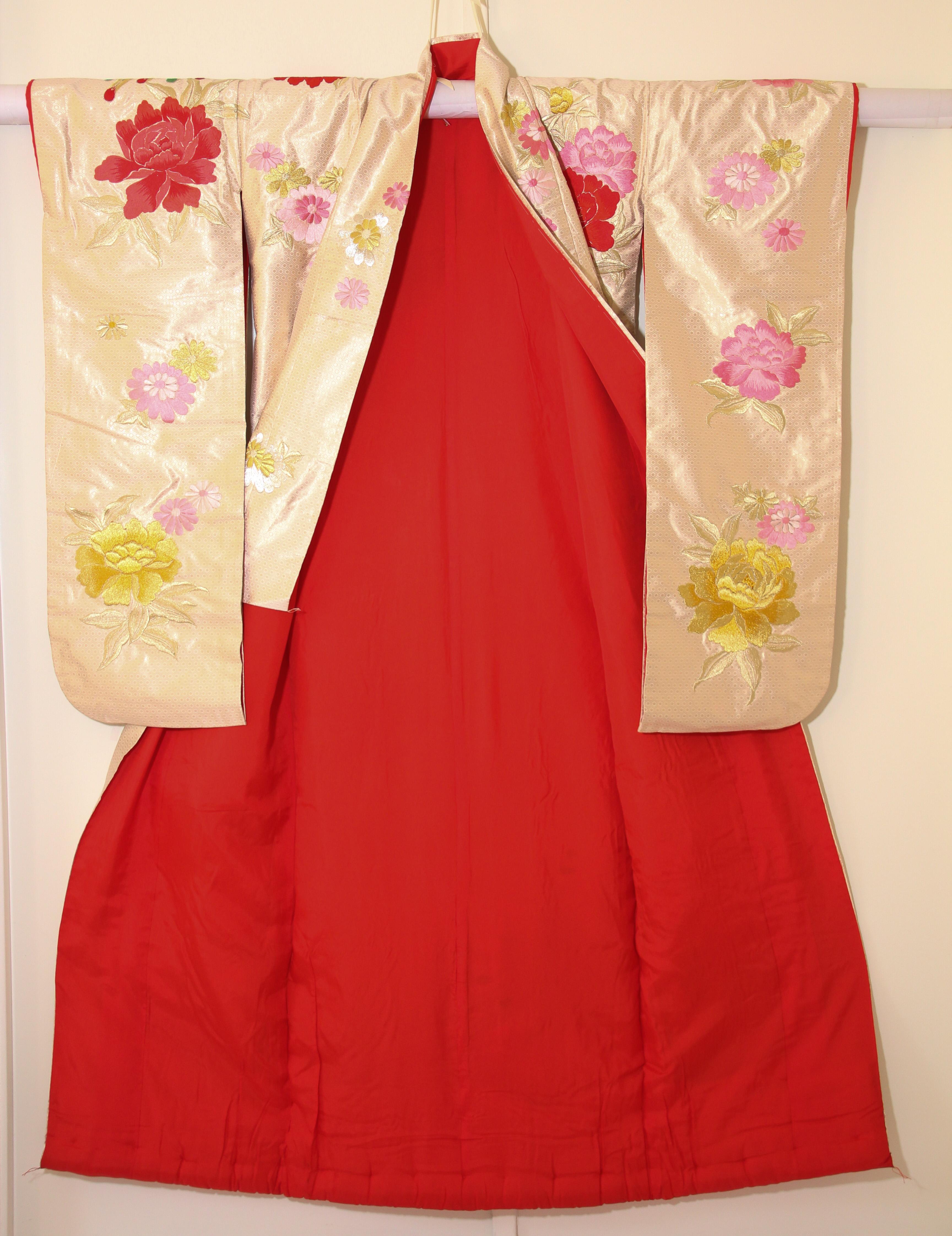 Brocart de kimono de cérémonie japonais vintage en or avec grues volantes en vente 4