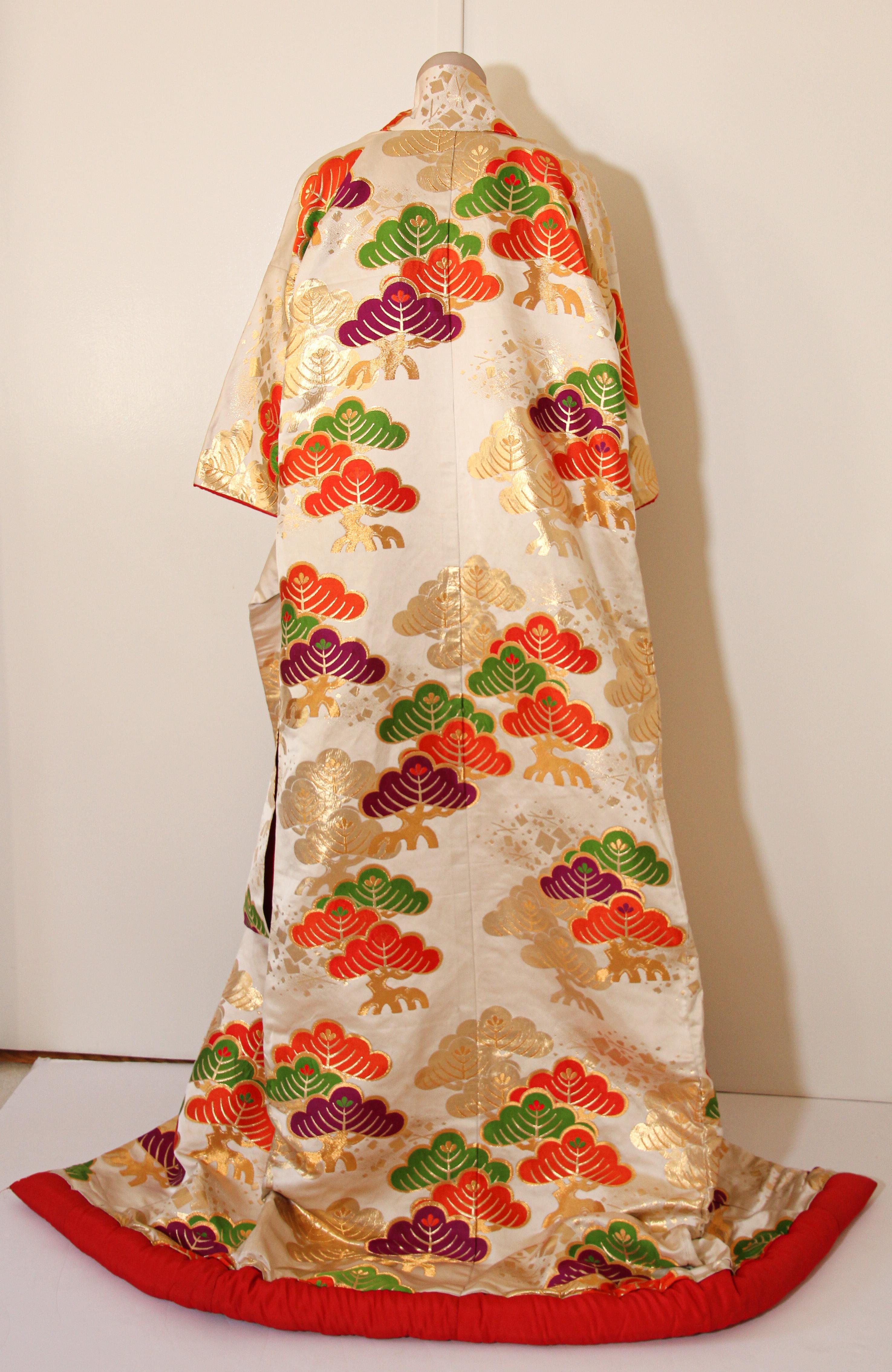 Robe de cérémonie japonaise vintage style kimono en brocart de soie en vente 8