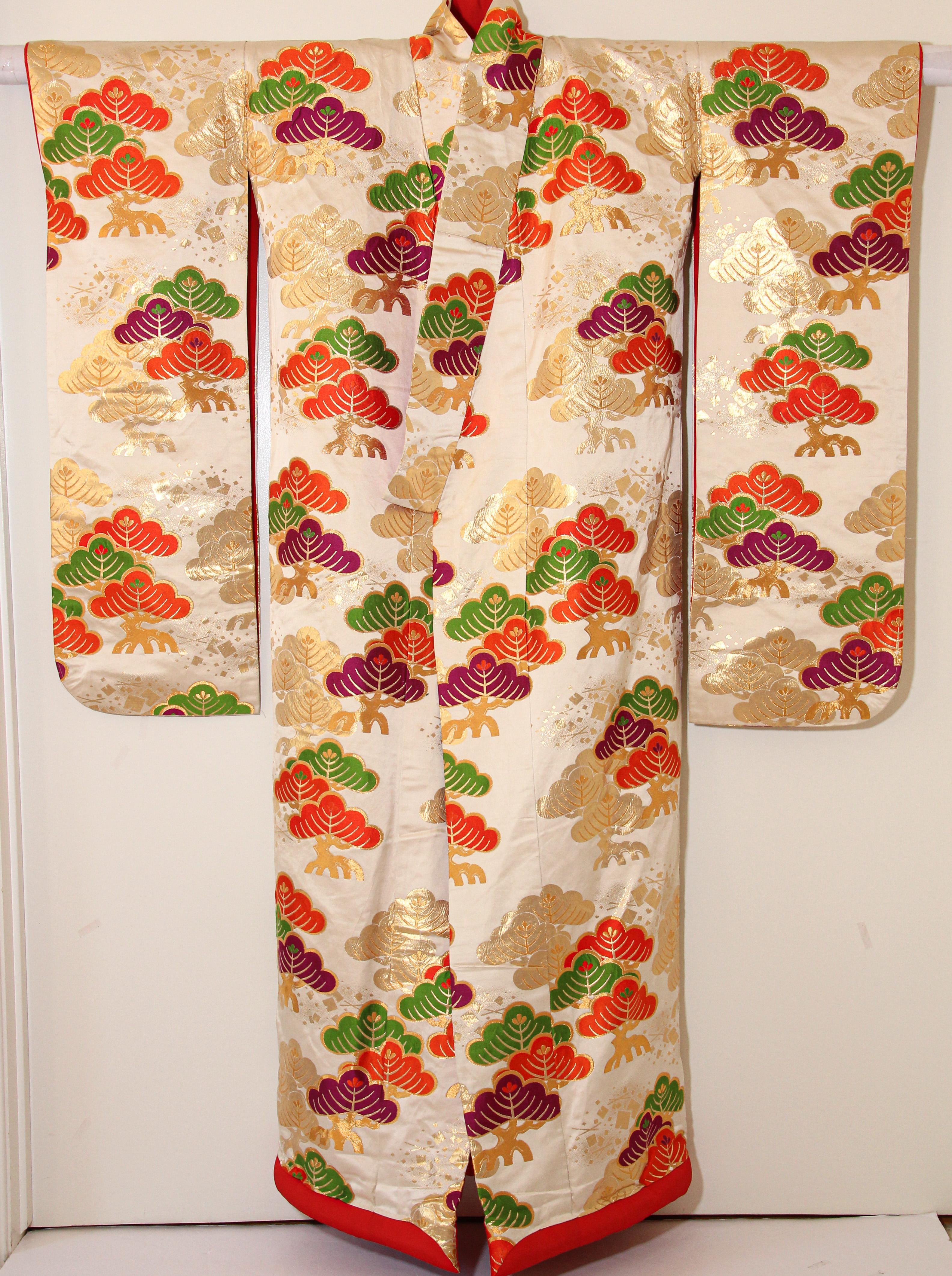 Robe de cérémonie japonaise vintage style kimono en brocart de soie en vente 9
