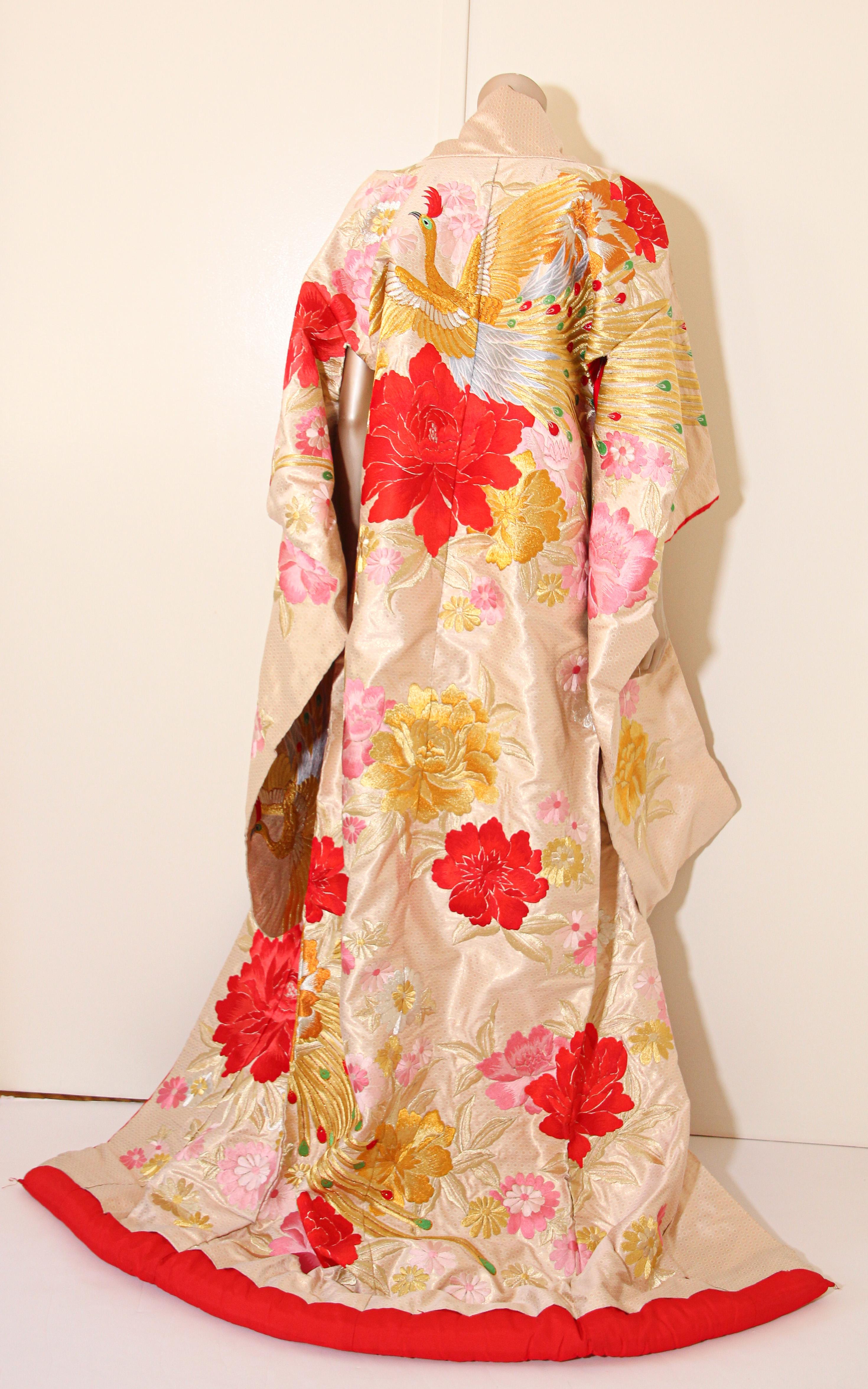 Vintage Silk Brocade Japanese Ceremonial Wedding Kimono In Good Condition In North Hollywood, CA