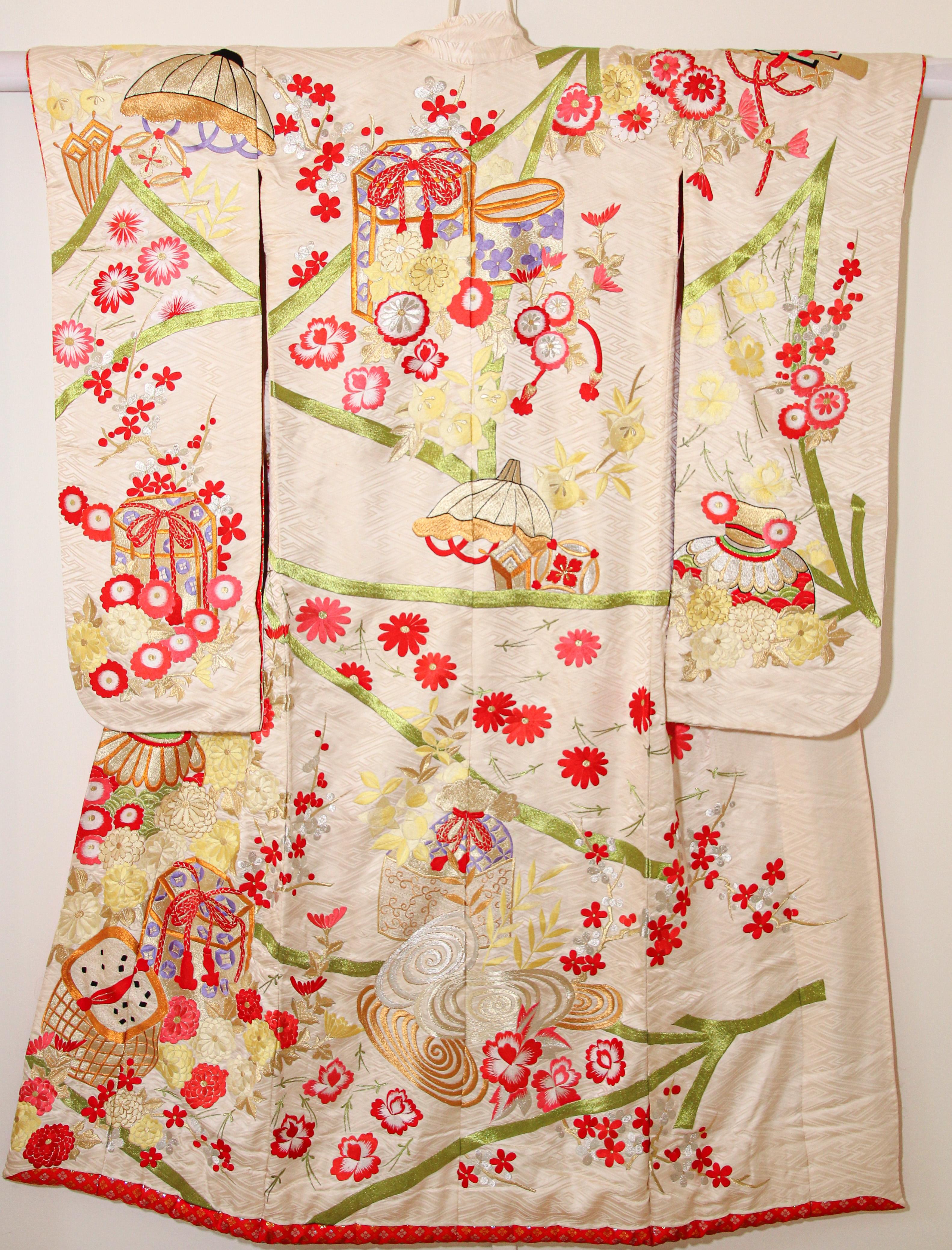 Japanisches Hochzeitskleid aus Seidenbrokat, Kimono 9