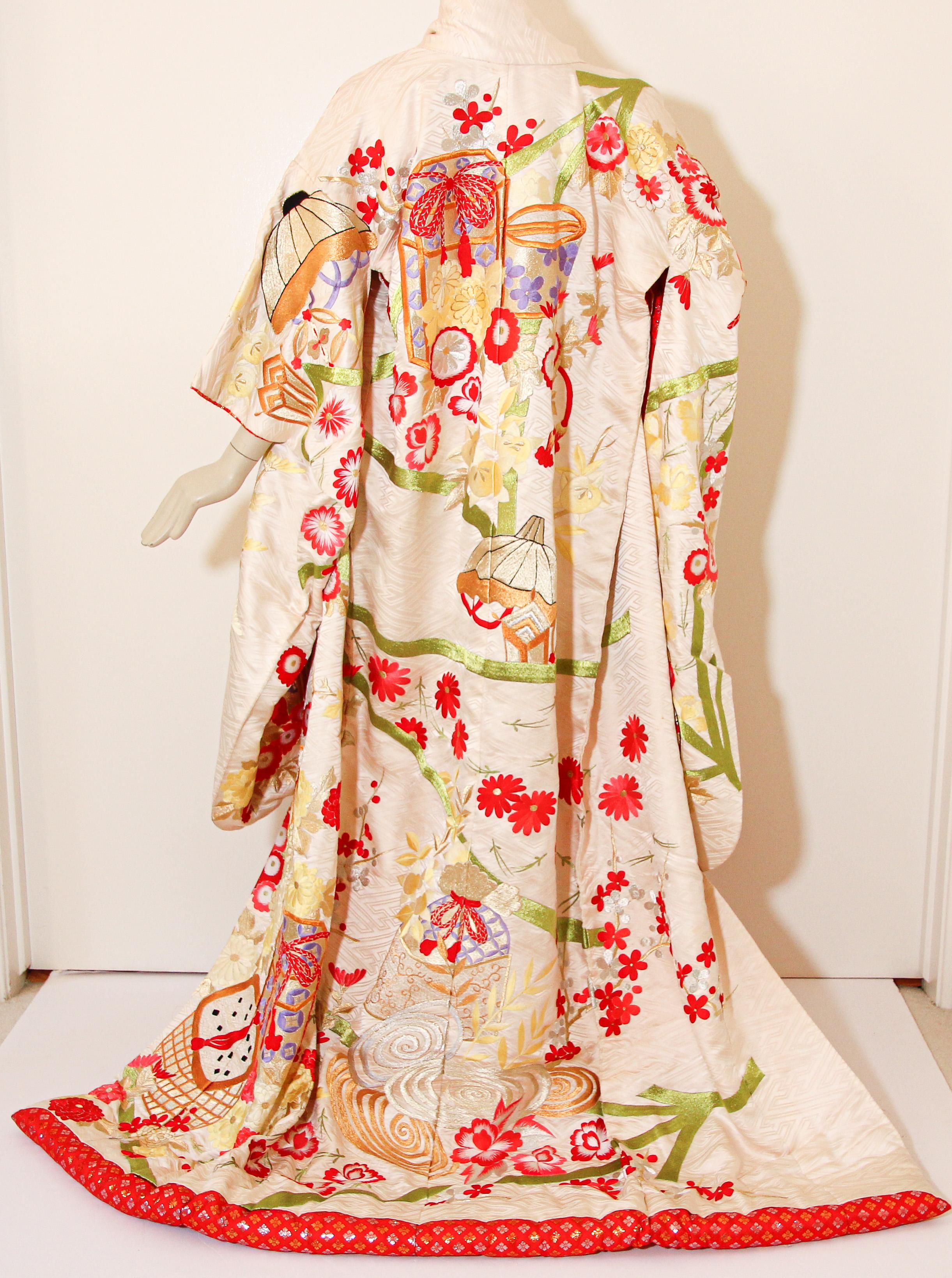 Japanisches Hochzeitskleid aus Seidenbrokat, Kimono (Handgefertigt)