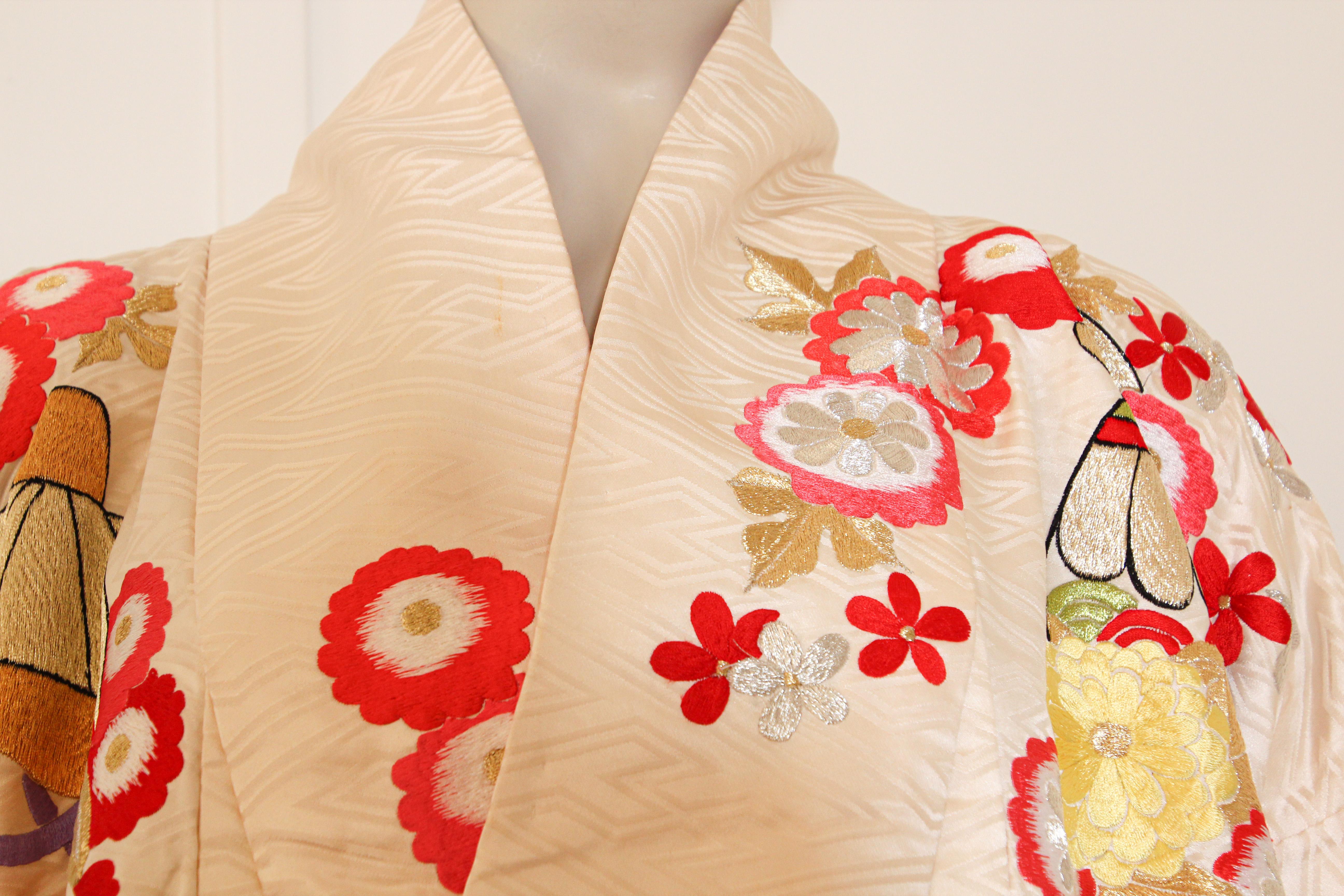 Vintage Kimono Silk Brocade Japanese Wedding Dress In Excellent Condition In North Hollywood, CA