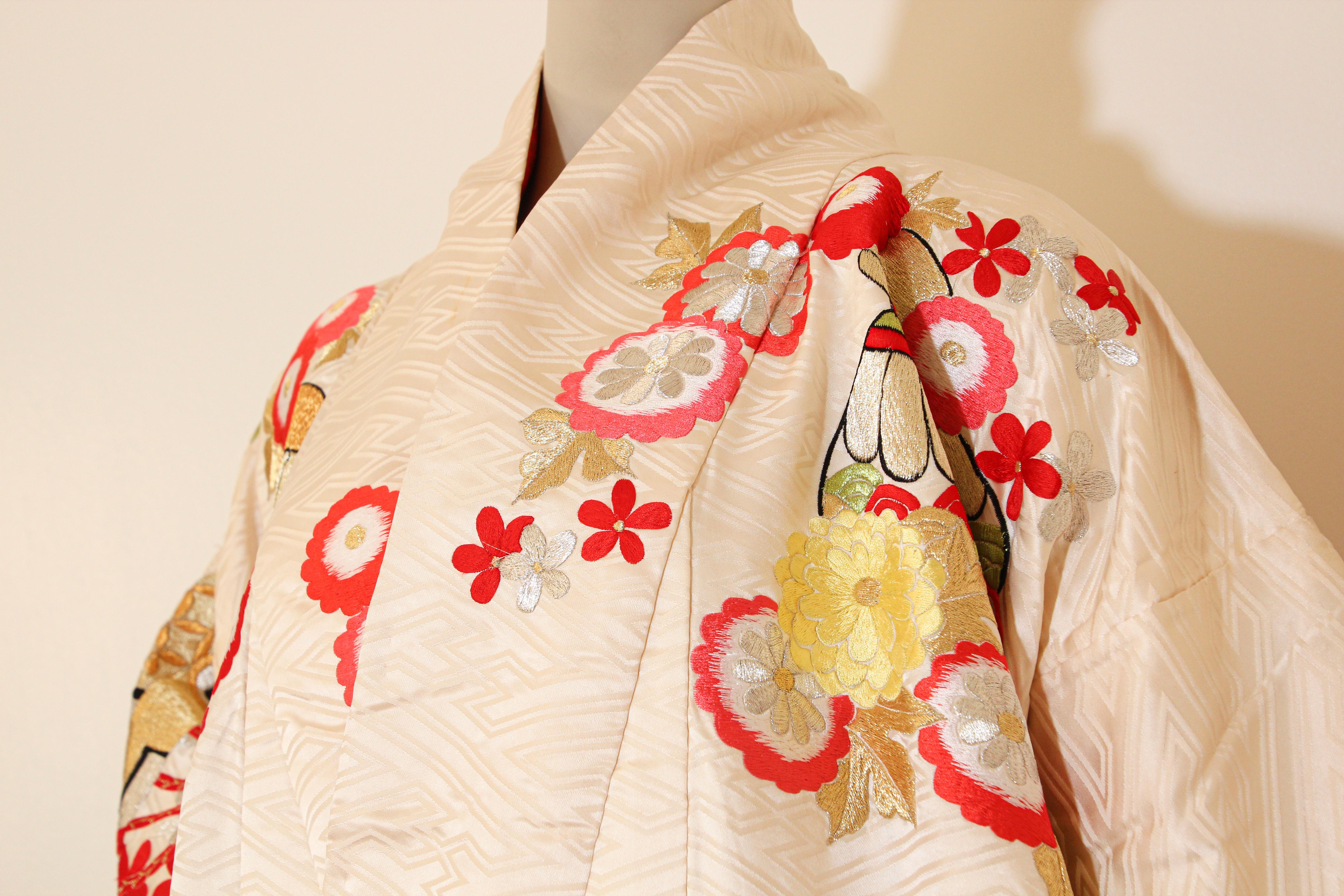 Japanisches Hochzeitskleid aus Seidenbrokat, Kimono 3