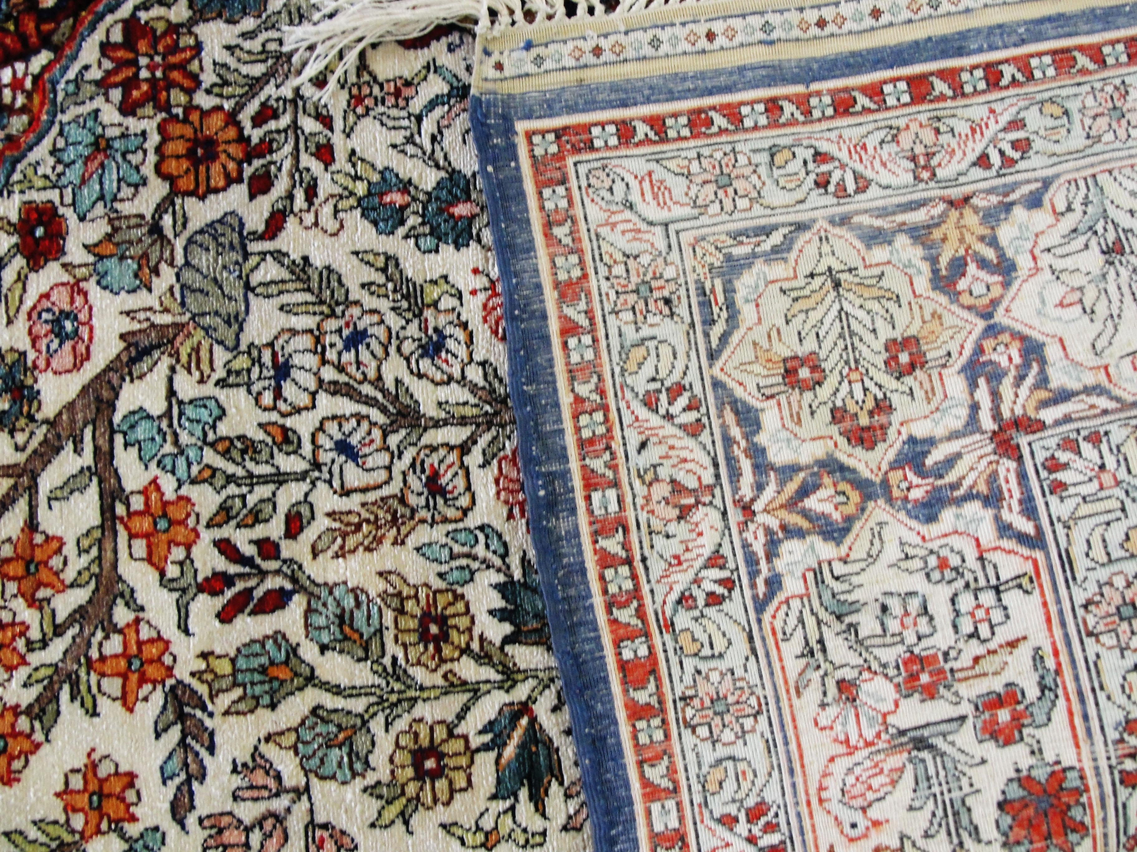 Vintage Silk Chinese Rug very fine For Sale 1