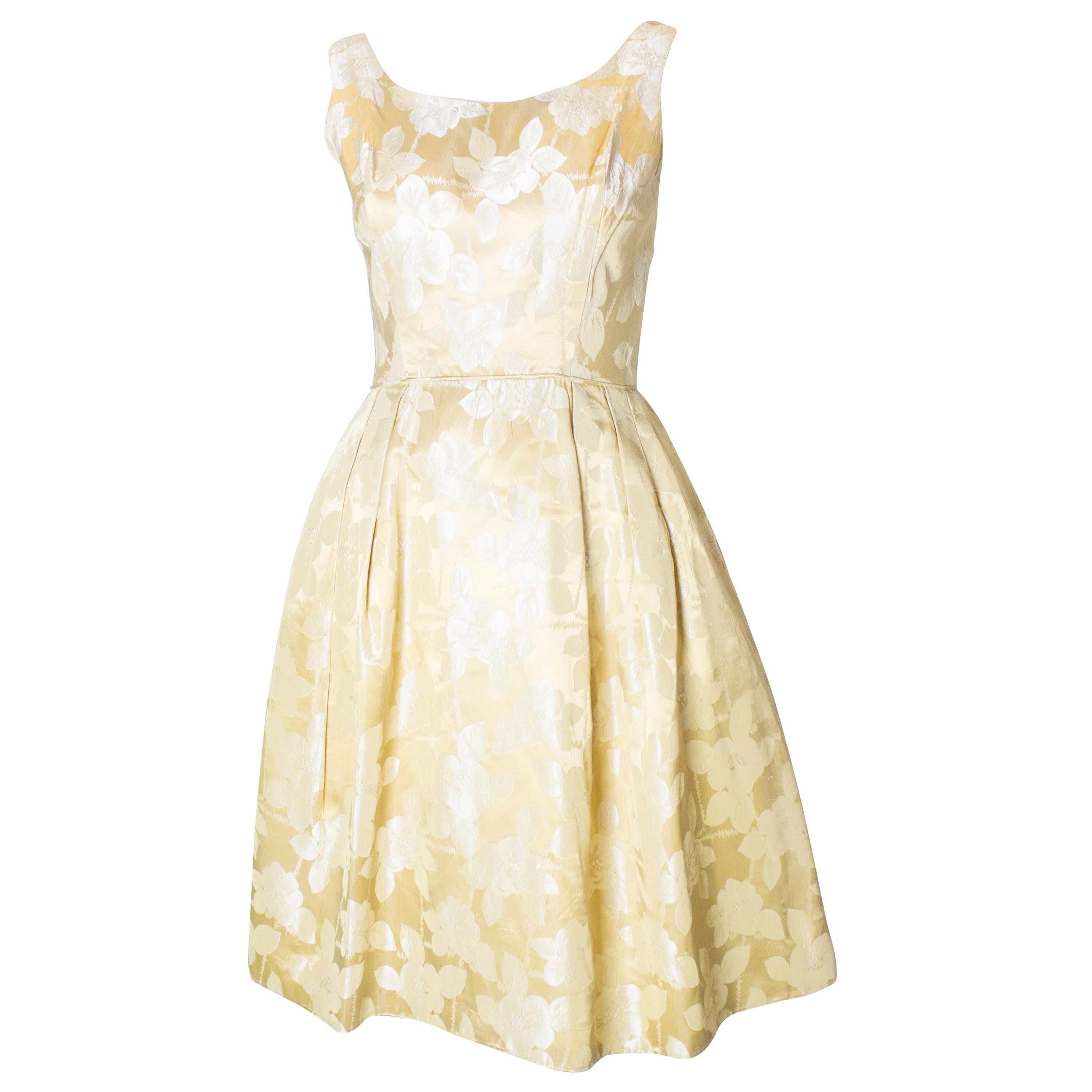 Robe de cocktail en soie vintage
