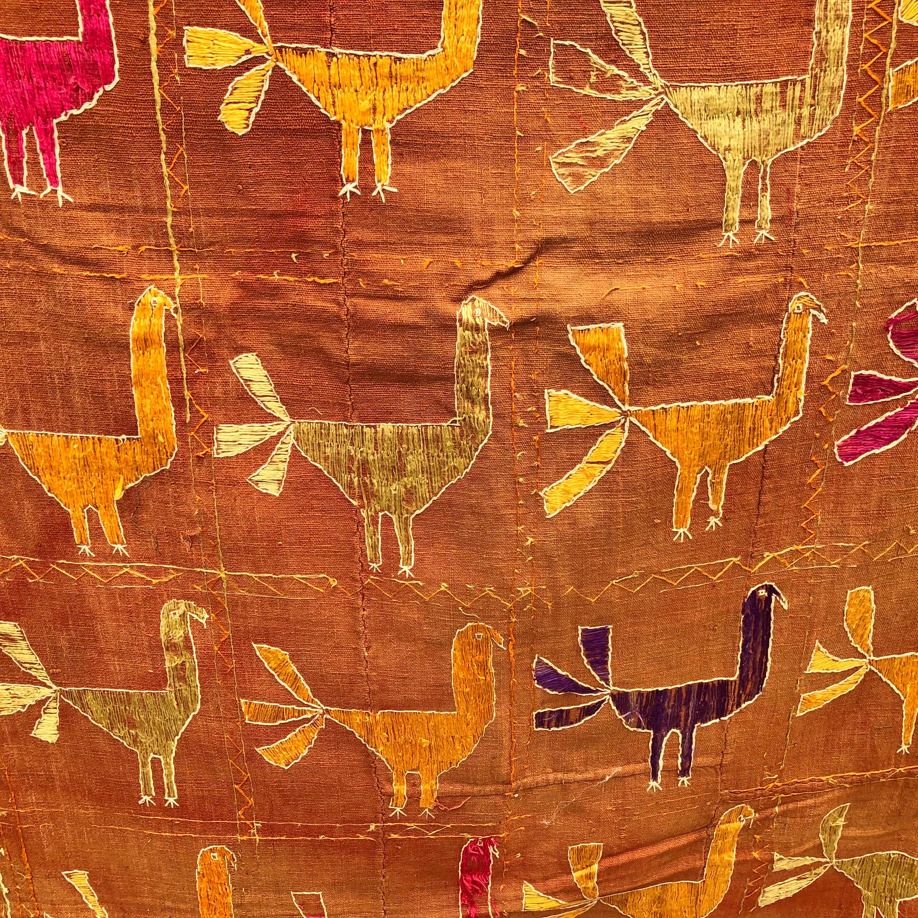 Vintage Silk Embroidered Peacocks on a Phulkari Wedding Shawl, Punjab, India In Fair Condition For Sale In Glen Ellyn, IL