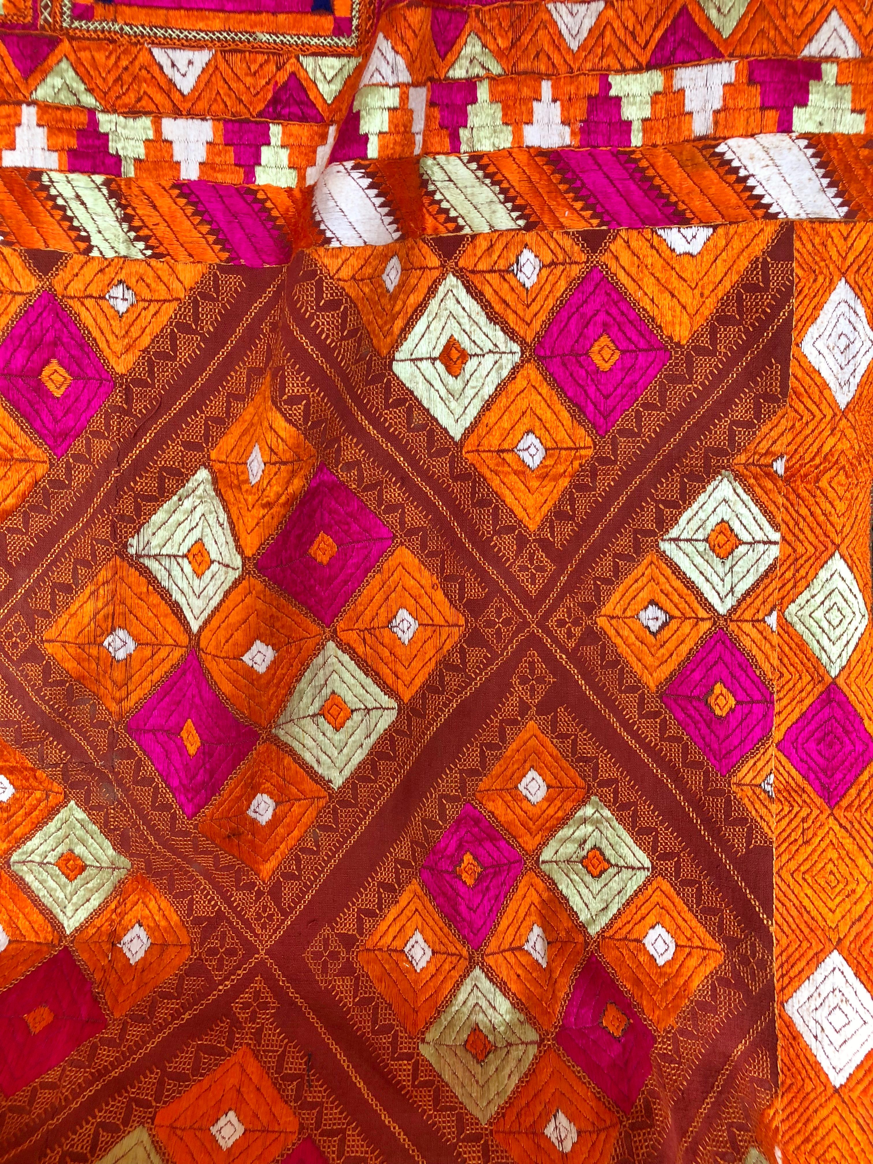 Cotton Vintage Silk Embroidered Phulkari Bagh Wedding Shawl, Punjab, India For Sale