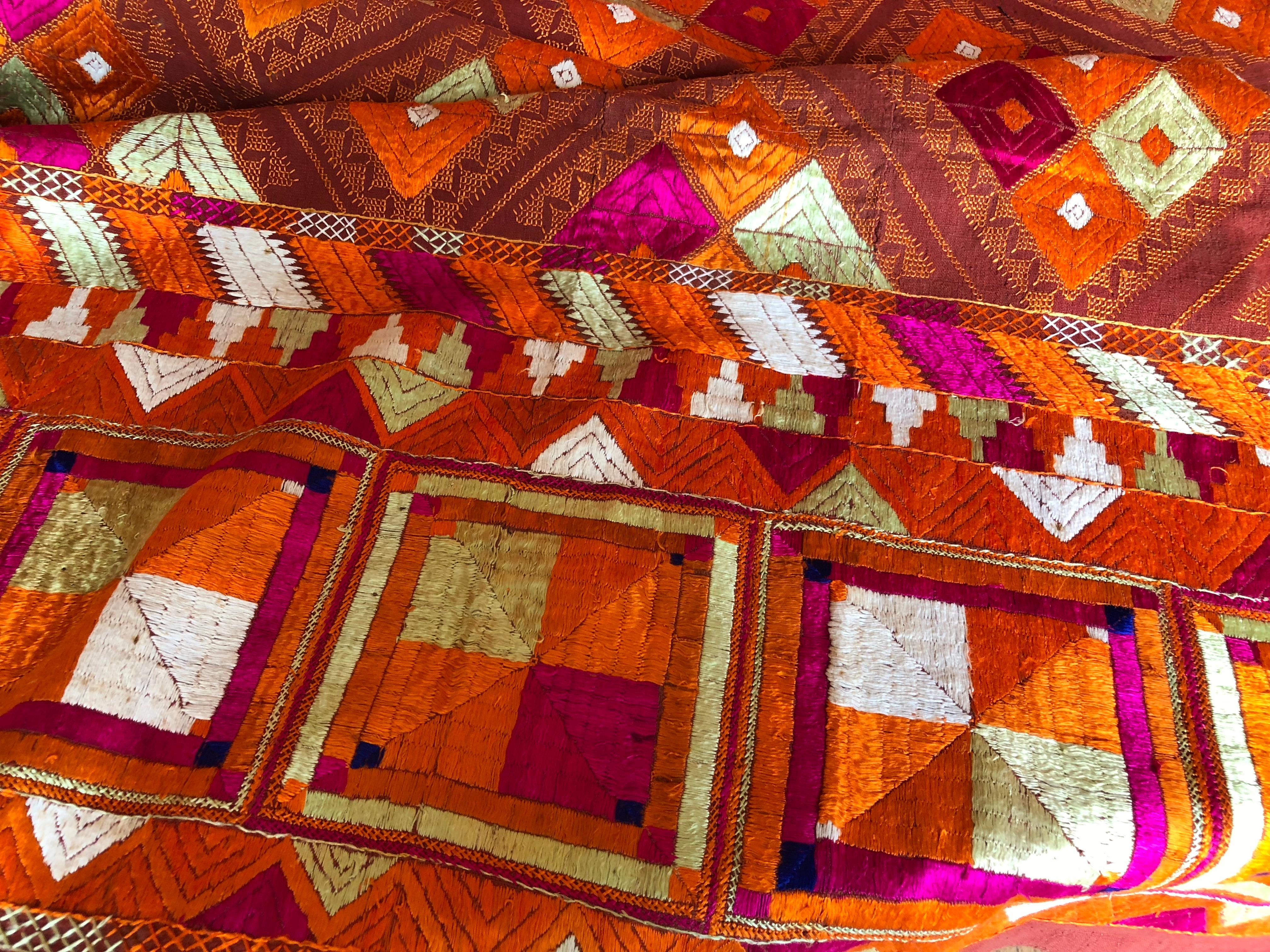 Vintage Silk Embroidered Phulkari Bagh Wedding Shawl, Punjab, India For Sale 3