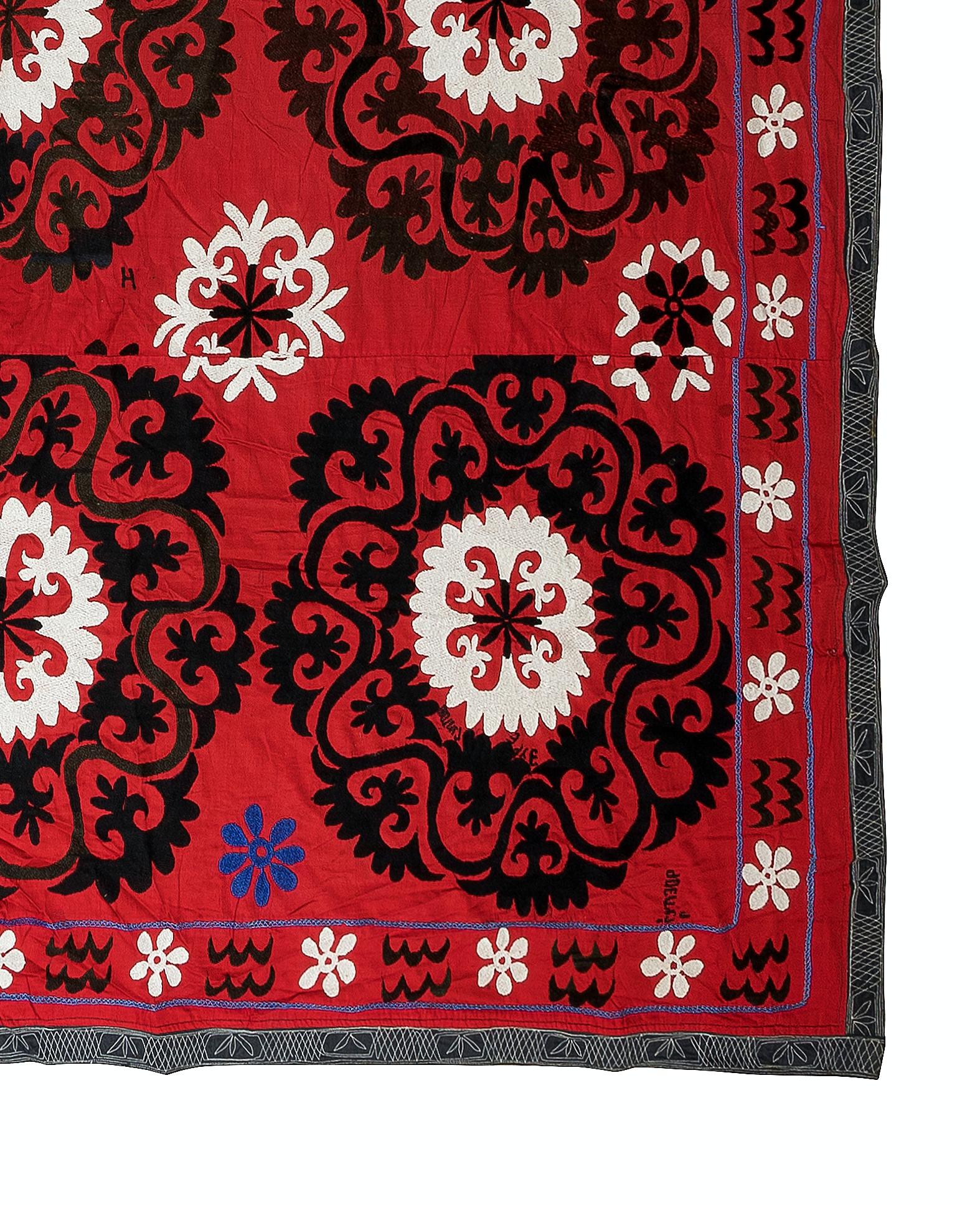 7.3x7.4 ft Silk Embroidery Bed Cover, Burgundy Red Wall Hanging, Vintage Throw In Good Condition For Sale In Spring Valley, NY