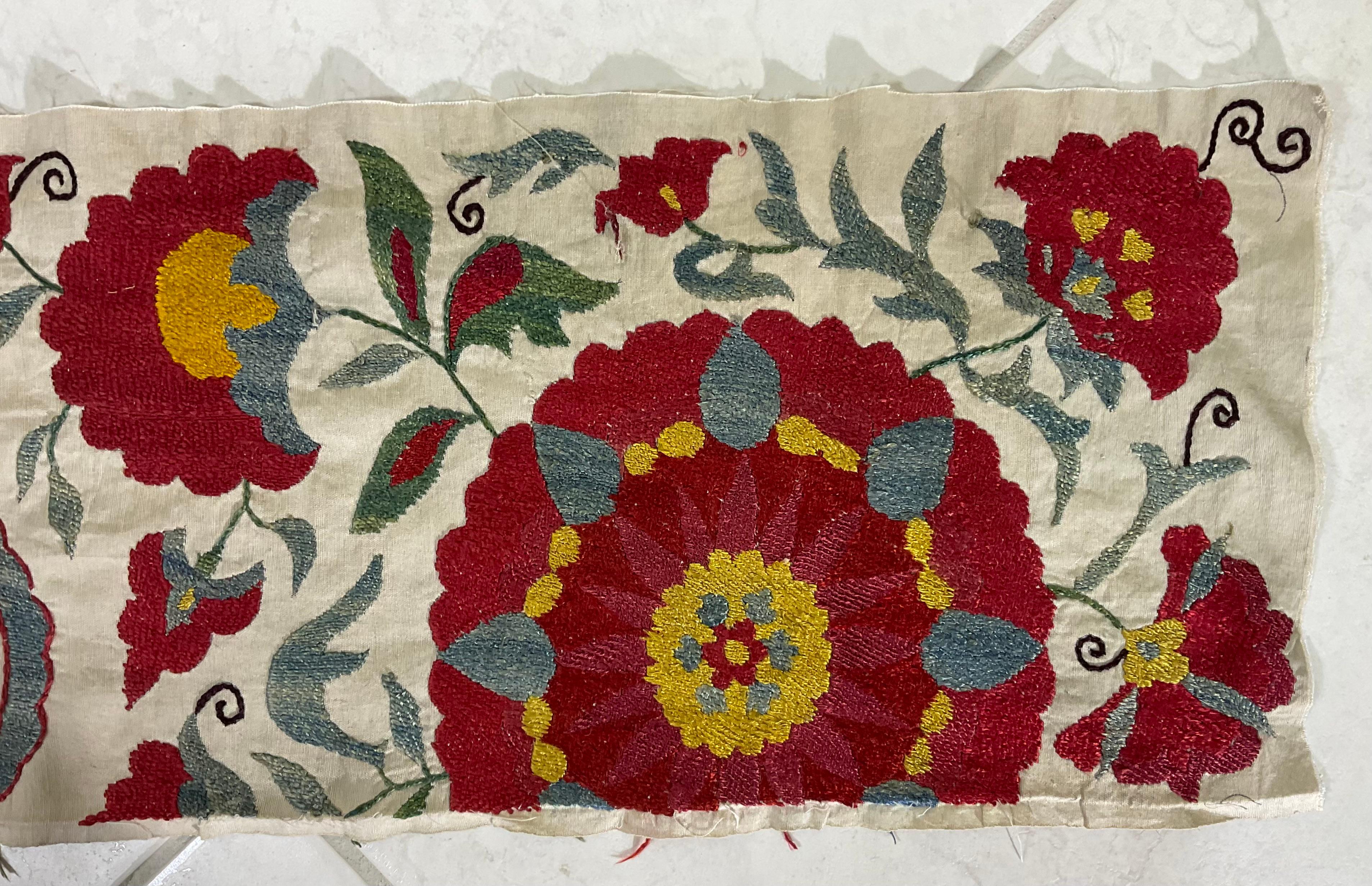 Vintage  Silk Embroidery Suzani Textile For Sale 5