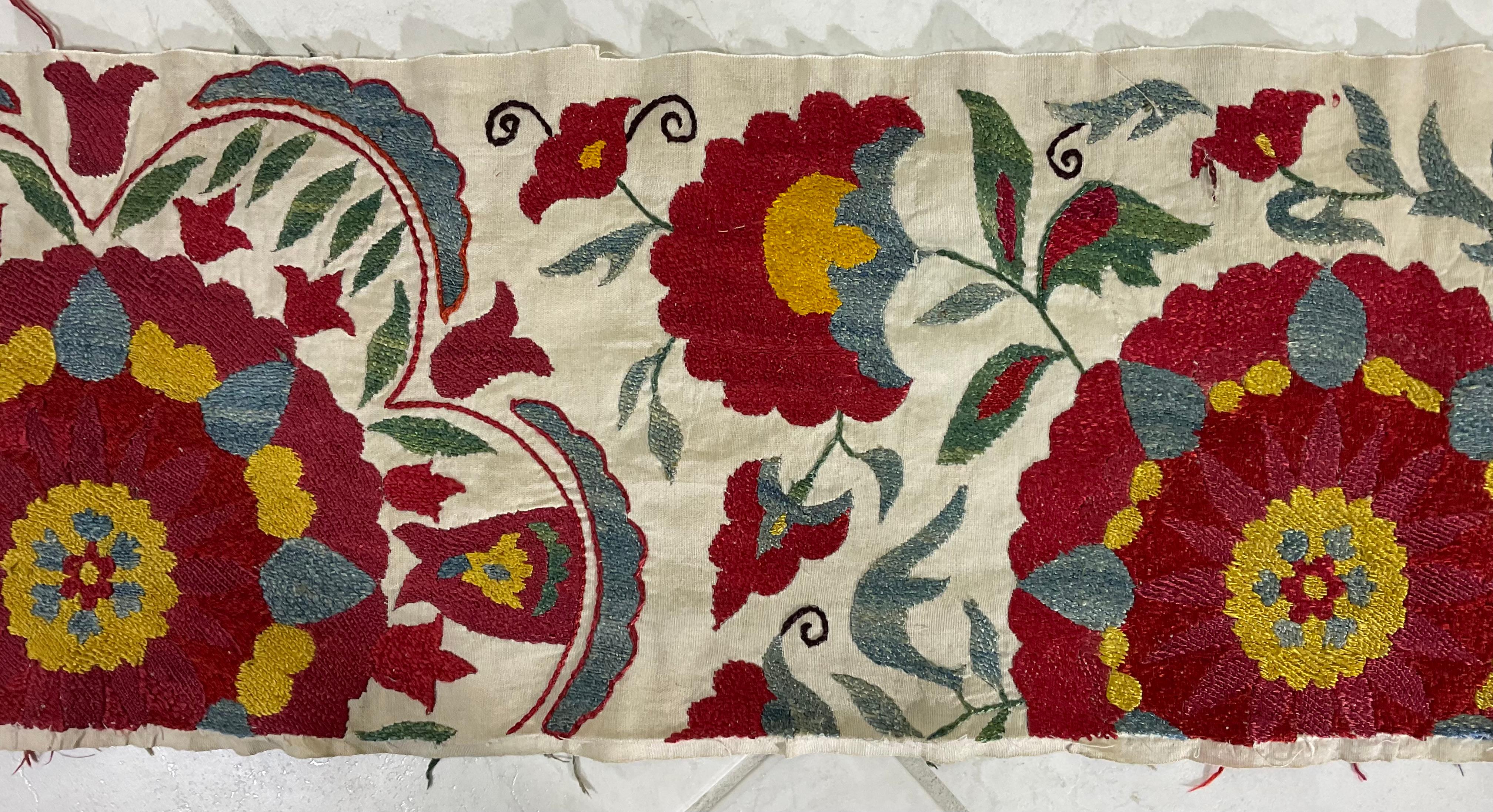 Vintage  Silk Embroidery Suzani Textile For Sale 6