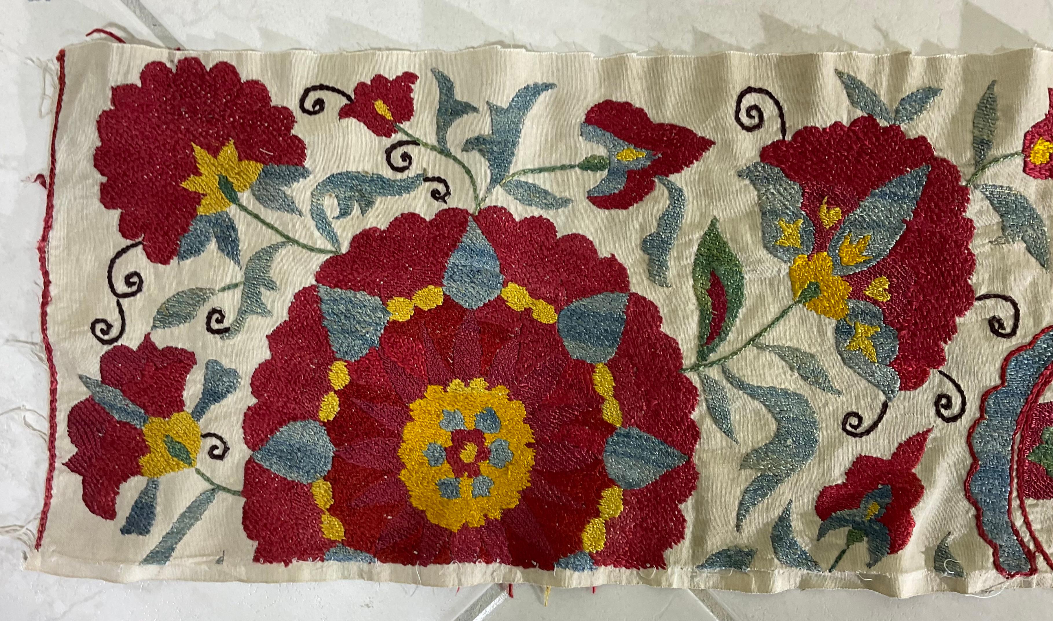 Vintage  Silk Embroidery Suzani Textile For Sale 2