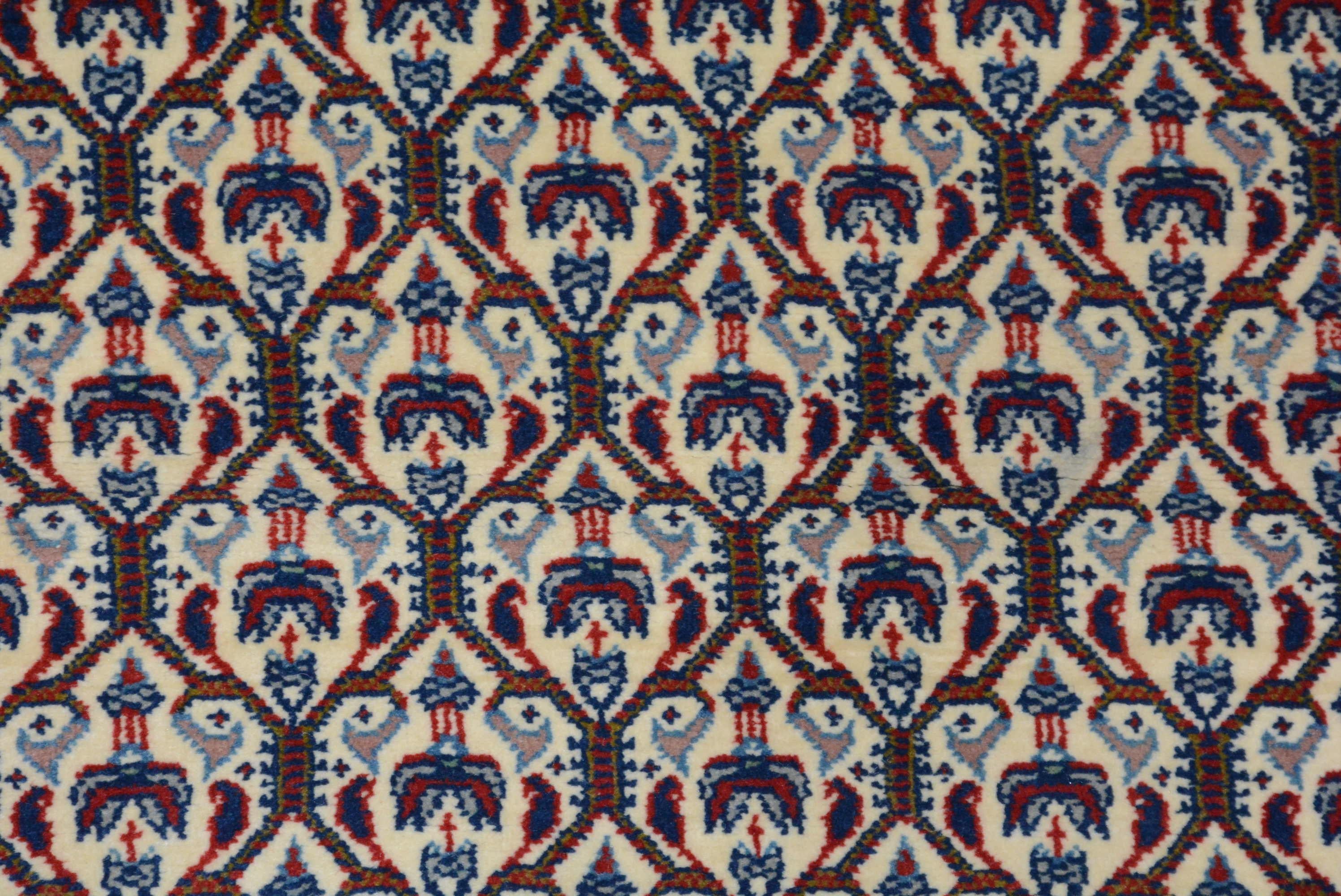 Vintage Seide Stiftung Isfahan Teppich  (Islamisch) im Angebot