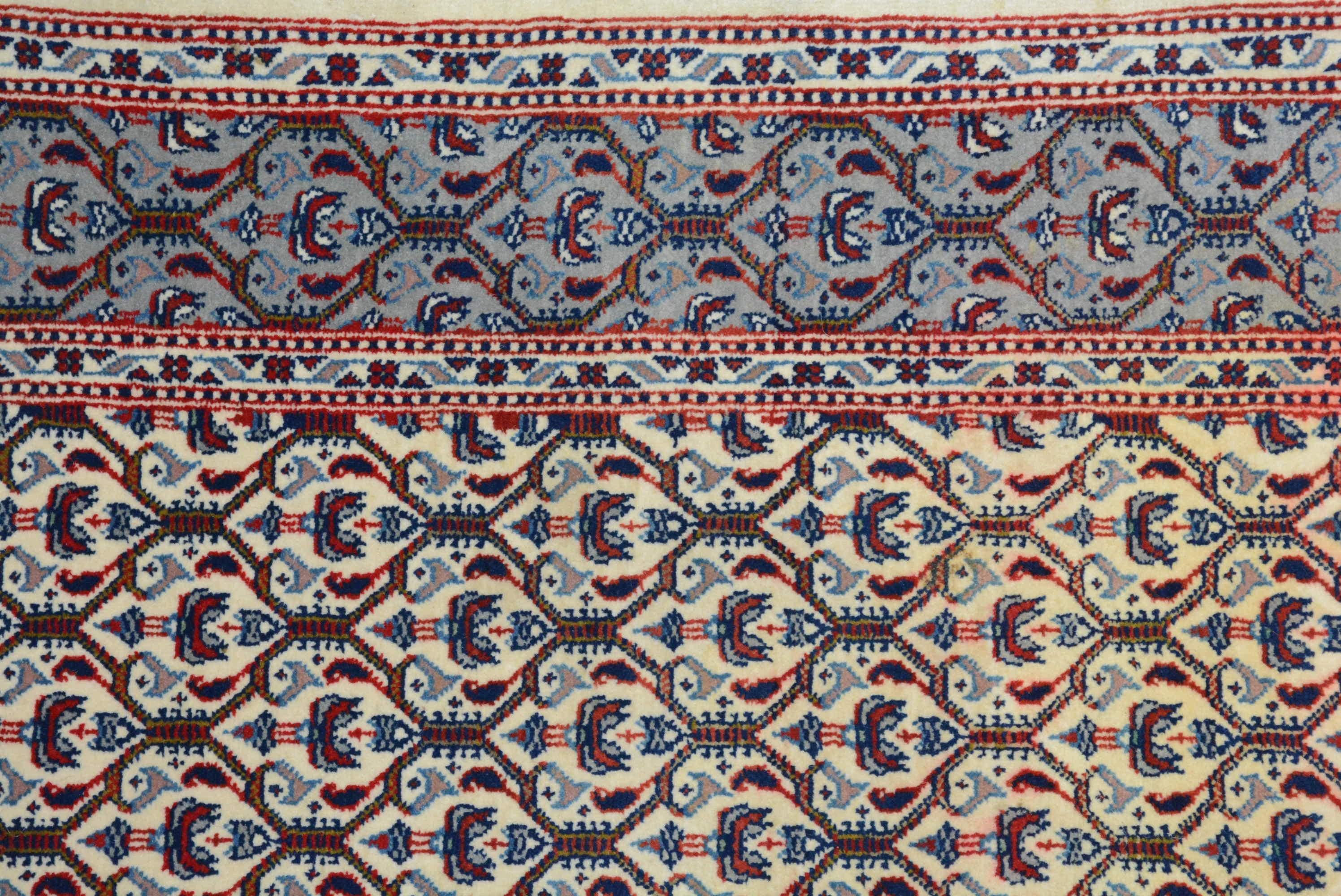 Vintage Seide Stiftung Isfahan Teppich  (Gewebt) im Angebot