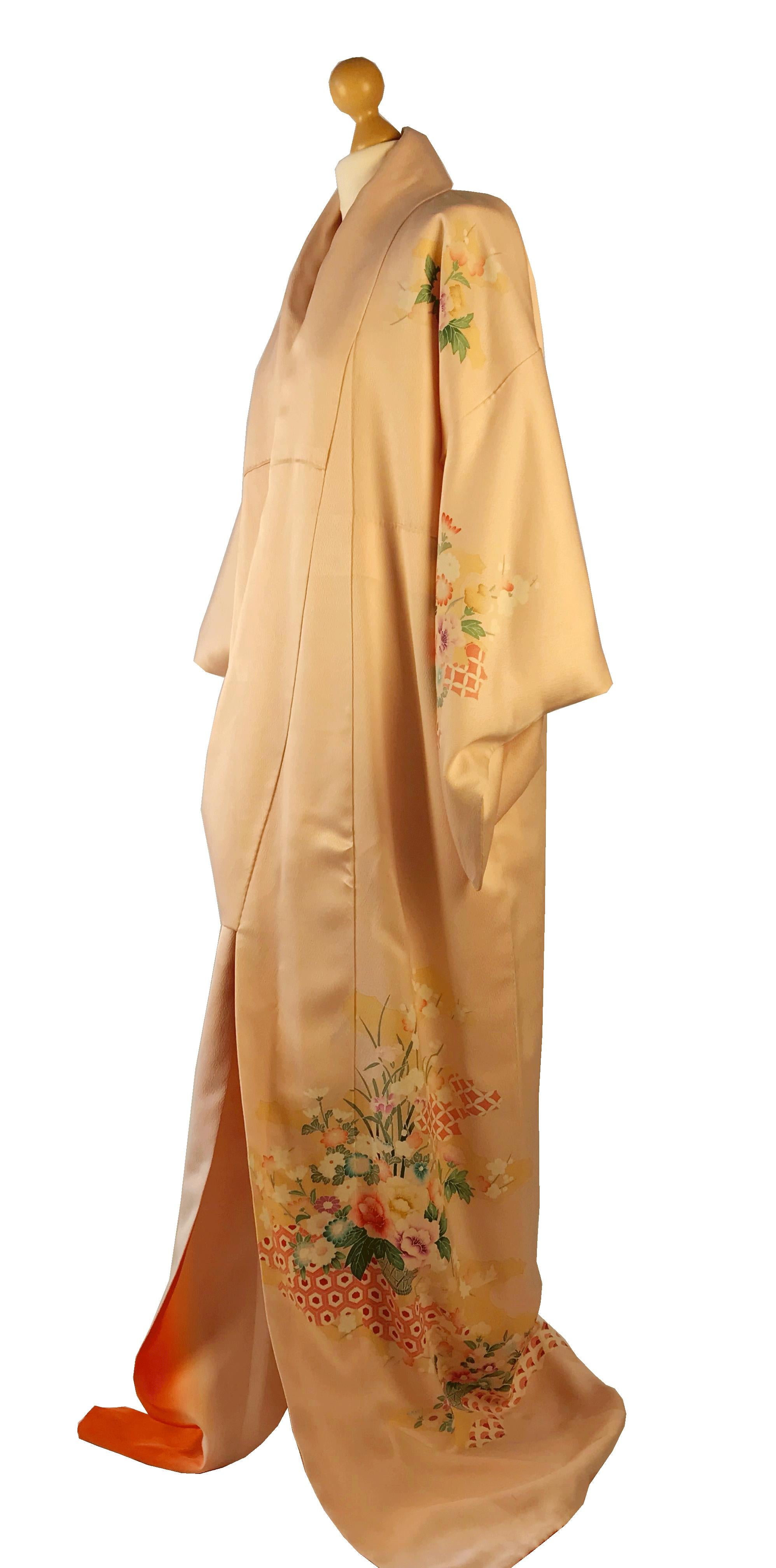 

About
●	Size estimate: One size fits most. Model is a size 10 but also looks great on a size 14.
●	Loose fitting that flatters most figures.
●	Bust: up to 40 inches
●	Full Length 164 inches.
●	Vintage 1980’s from Japan.
●	Pure silk and  hand