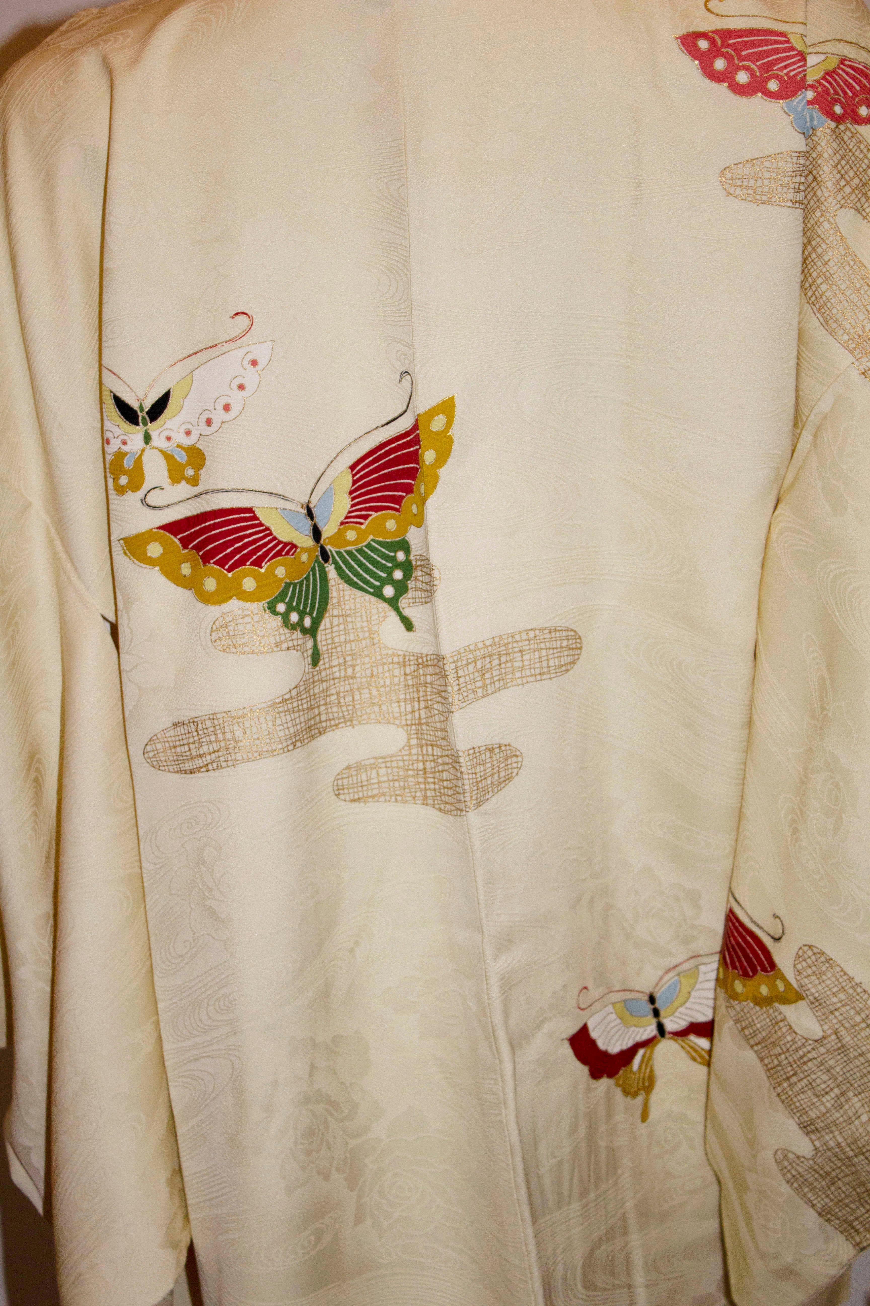 Vintage Silk Kimono with Butterfly and Floral Design In Good Condition For Sale In London, GB