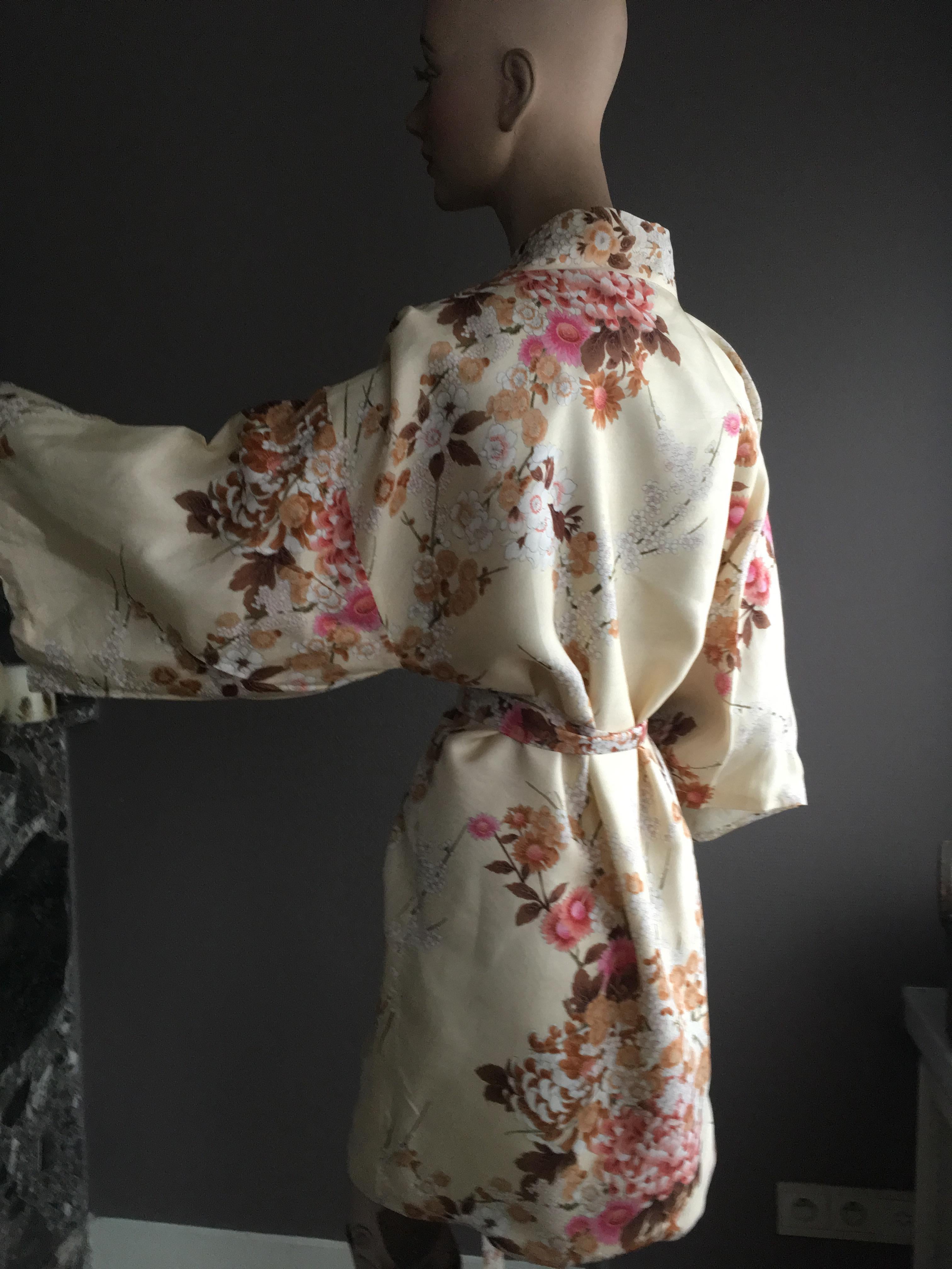 Vintage Silk Kimono with Floral Motifs of the Japanese Blossoms & Chrysanthemums For Sale 3