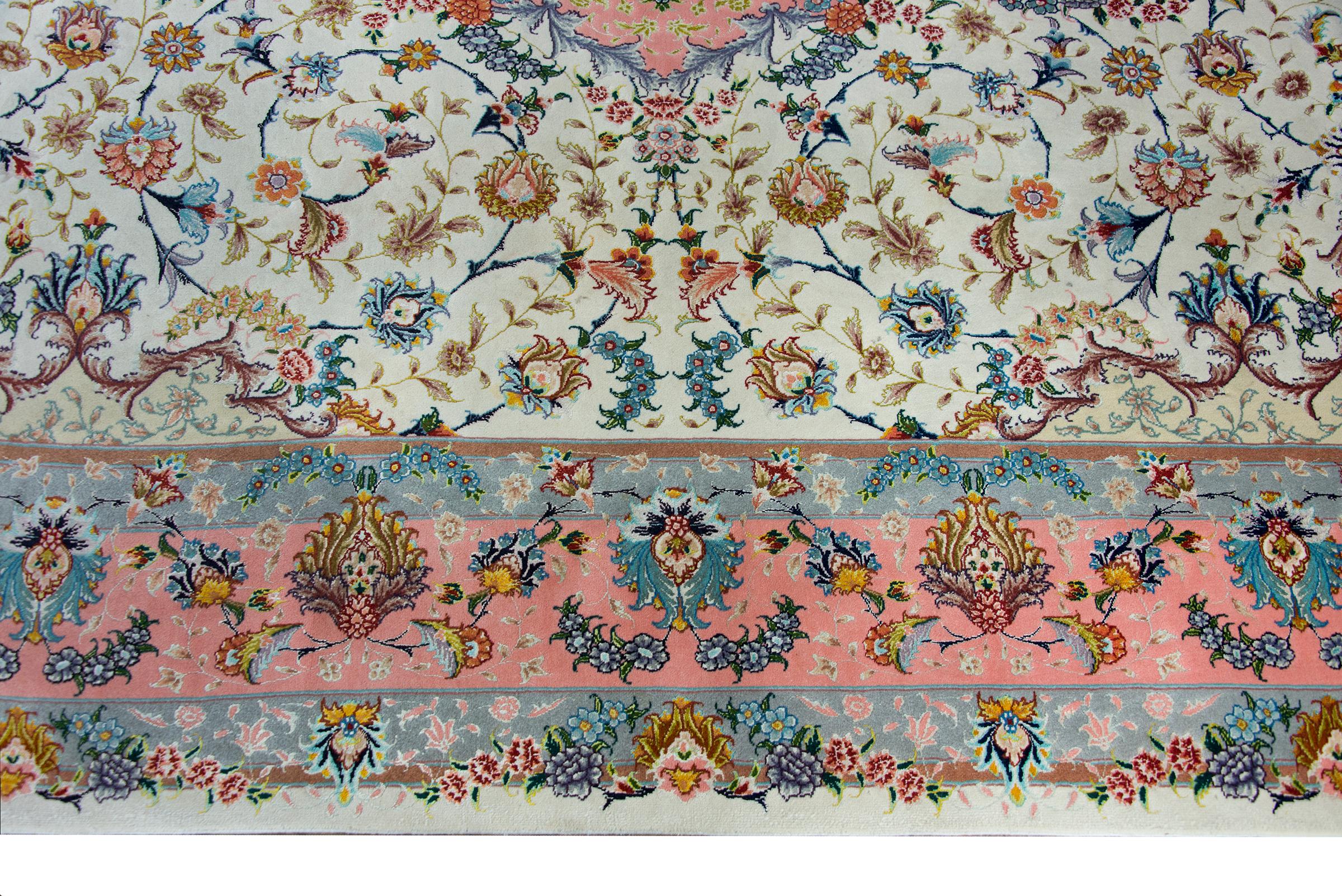 Persischer Tabriz-Teppich aus Seide im Zustand „Gut“ im Angebot in Chicago, IL