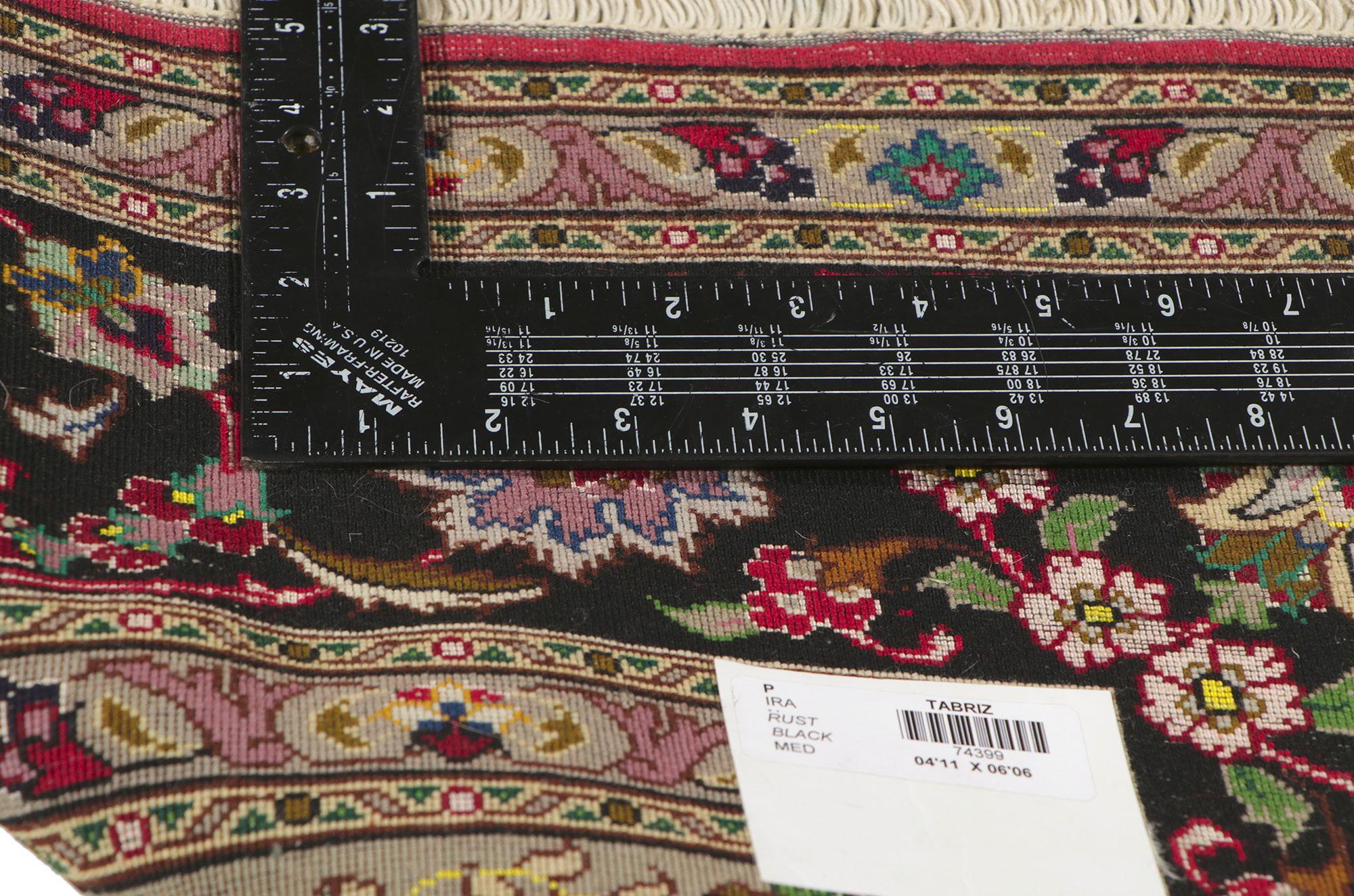 20ième siècle Tapis persan vintage en soie de Tabriz en vente