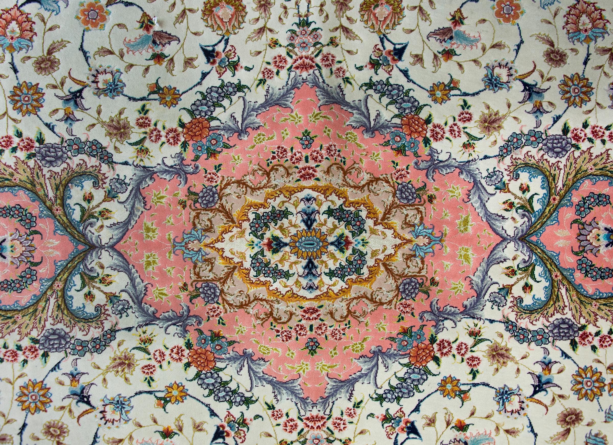 Persischer Tabriz-Teppich aus Seide im Angebot 1