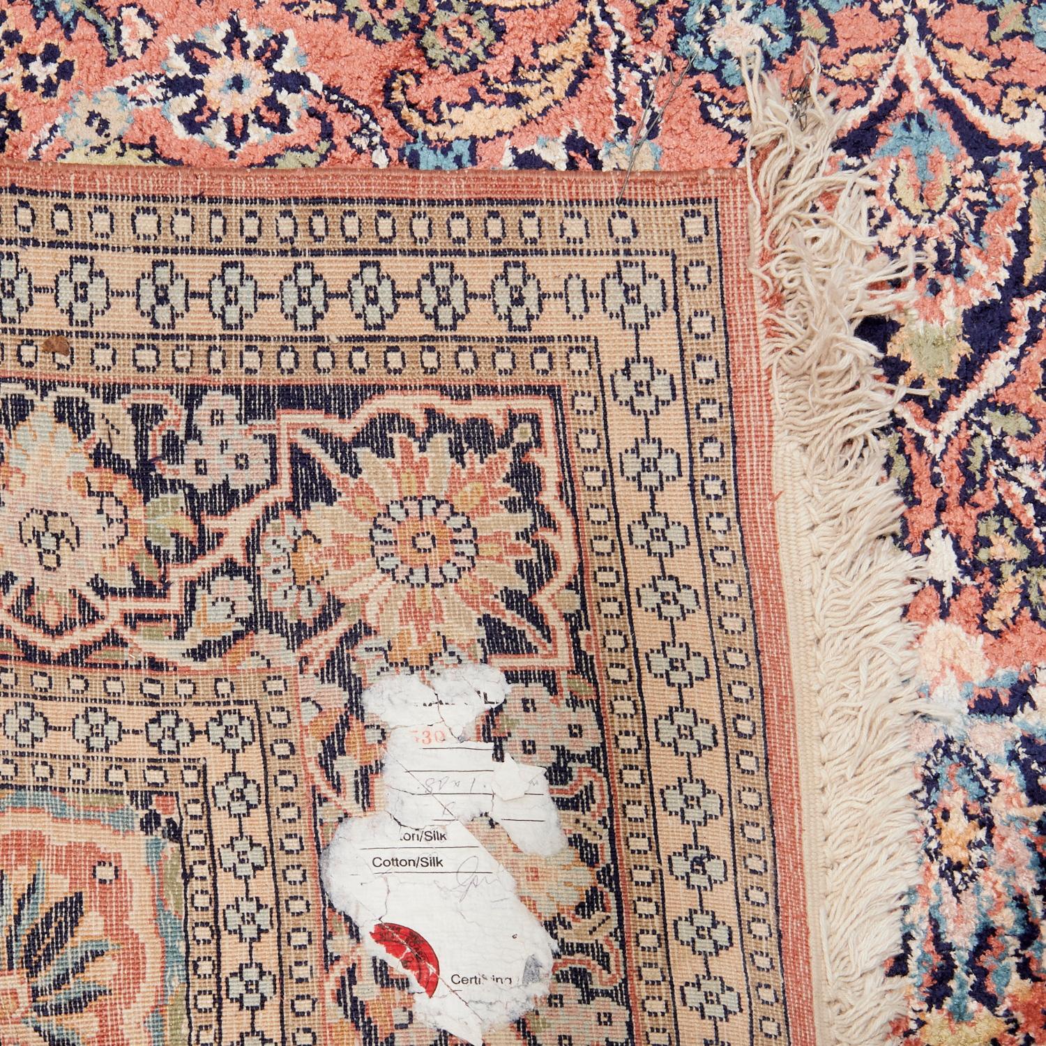 Vintage Kaschmir-Teppich aus Seidenflor aus Kaschmir mit Blumenmuster auf lachsrosa Grund (Baumwolle) im Angebot